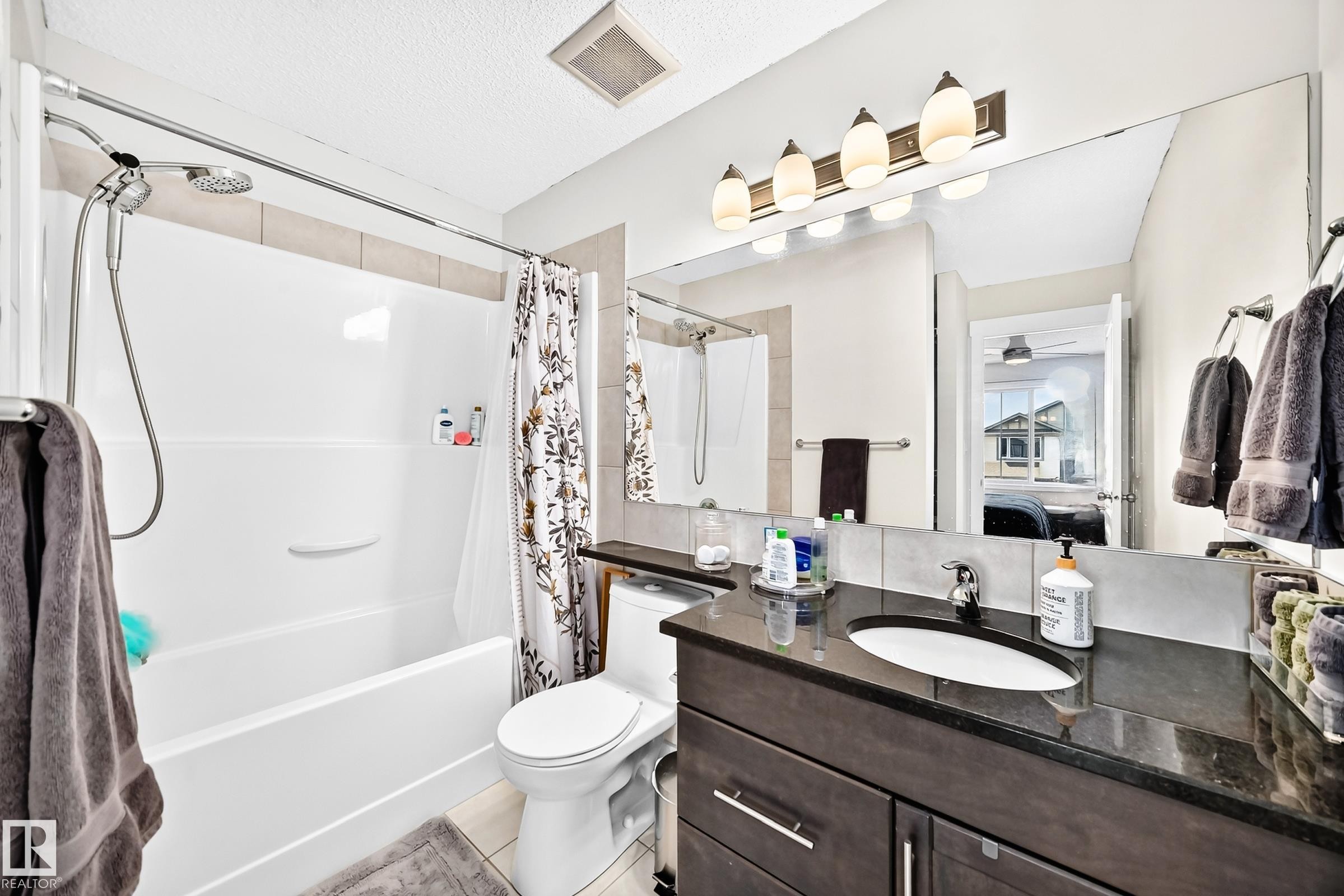 Tub/shower combination with a handheld showerhead - 16832 53 Street Nw, Edmonton, AB
