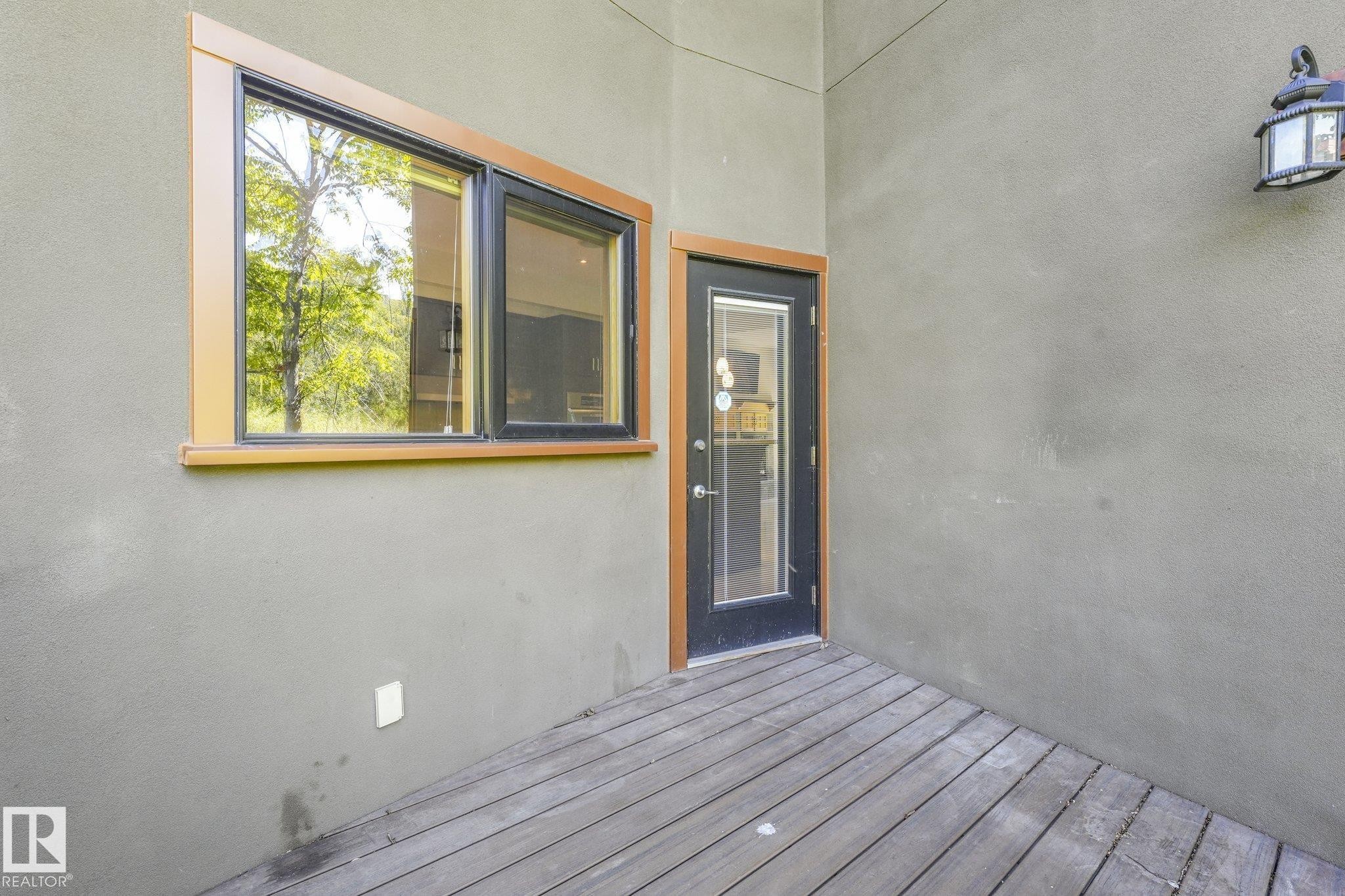 9404 100A Avenue Nw, Edmonton, AB
