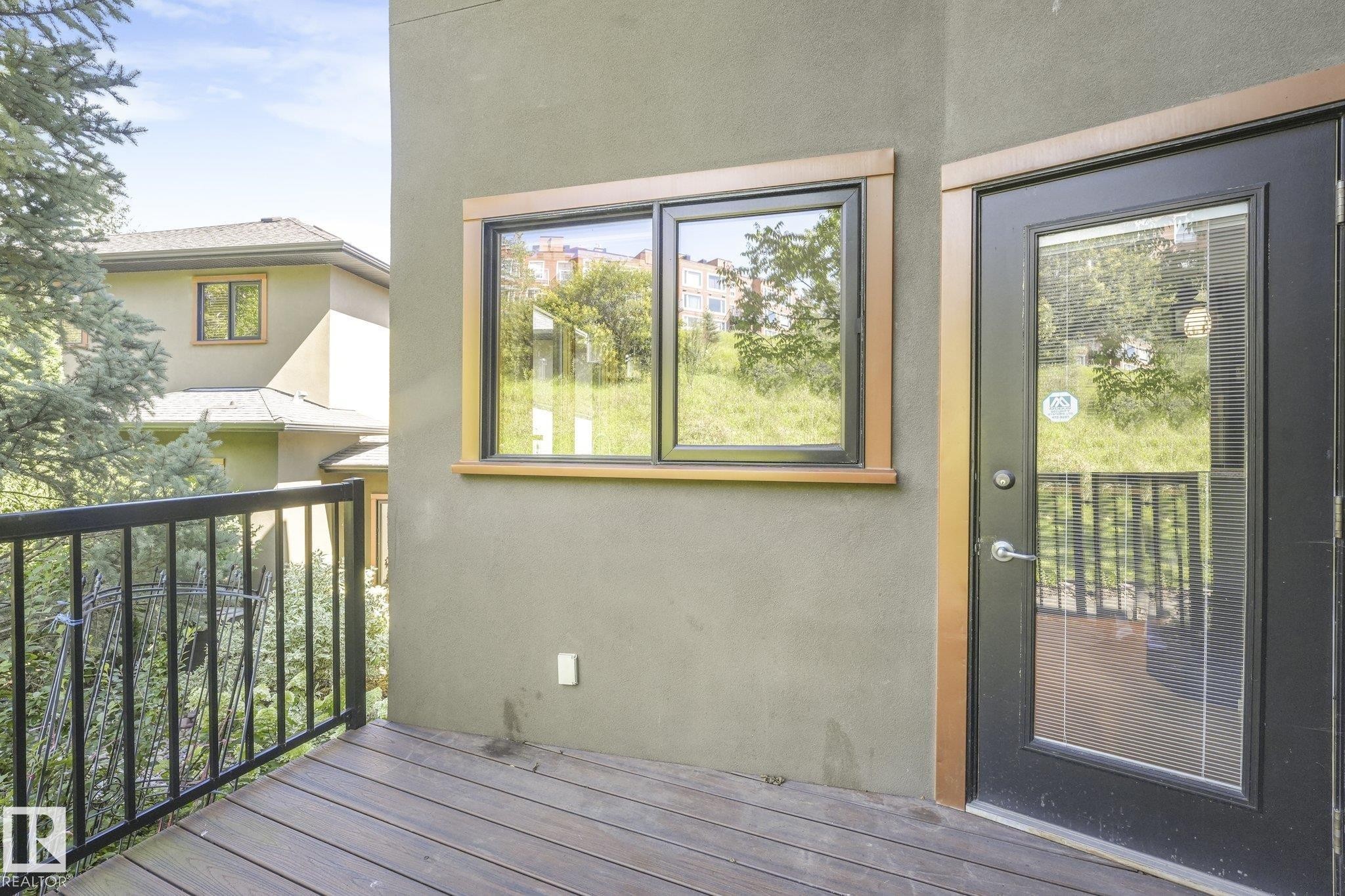 9404 100A Avenue Nw, Edmonton, AB
