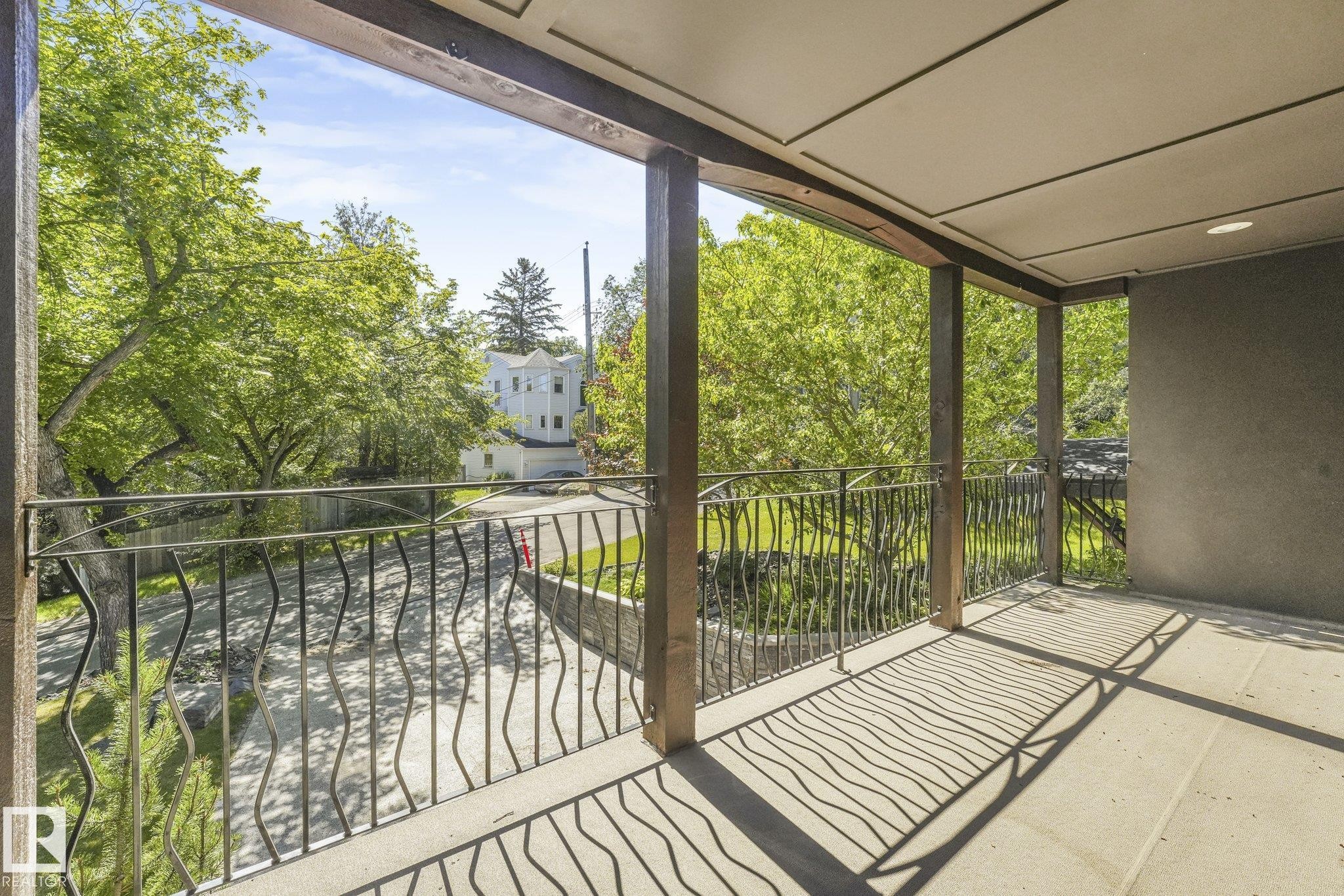 9404 100A Avenue Nw, Edmonton, AB