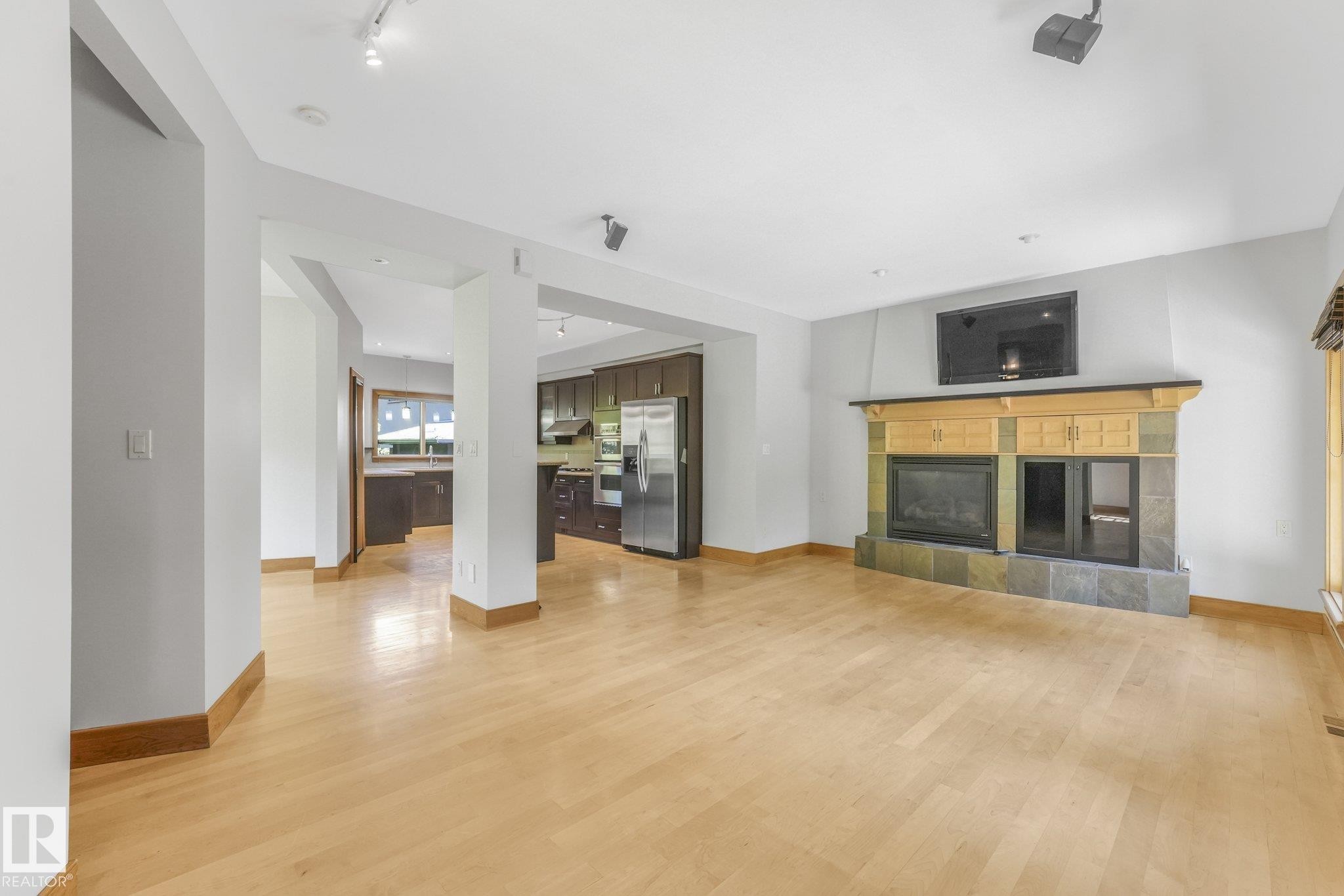 9404 100A Avenue Nw, Edmonton, AB