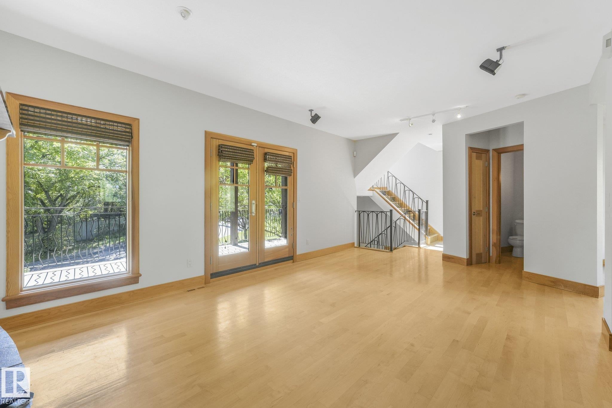 9404 100A Avenue Nw, Edmonton, AB