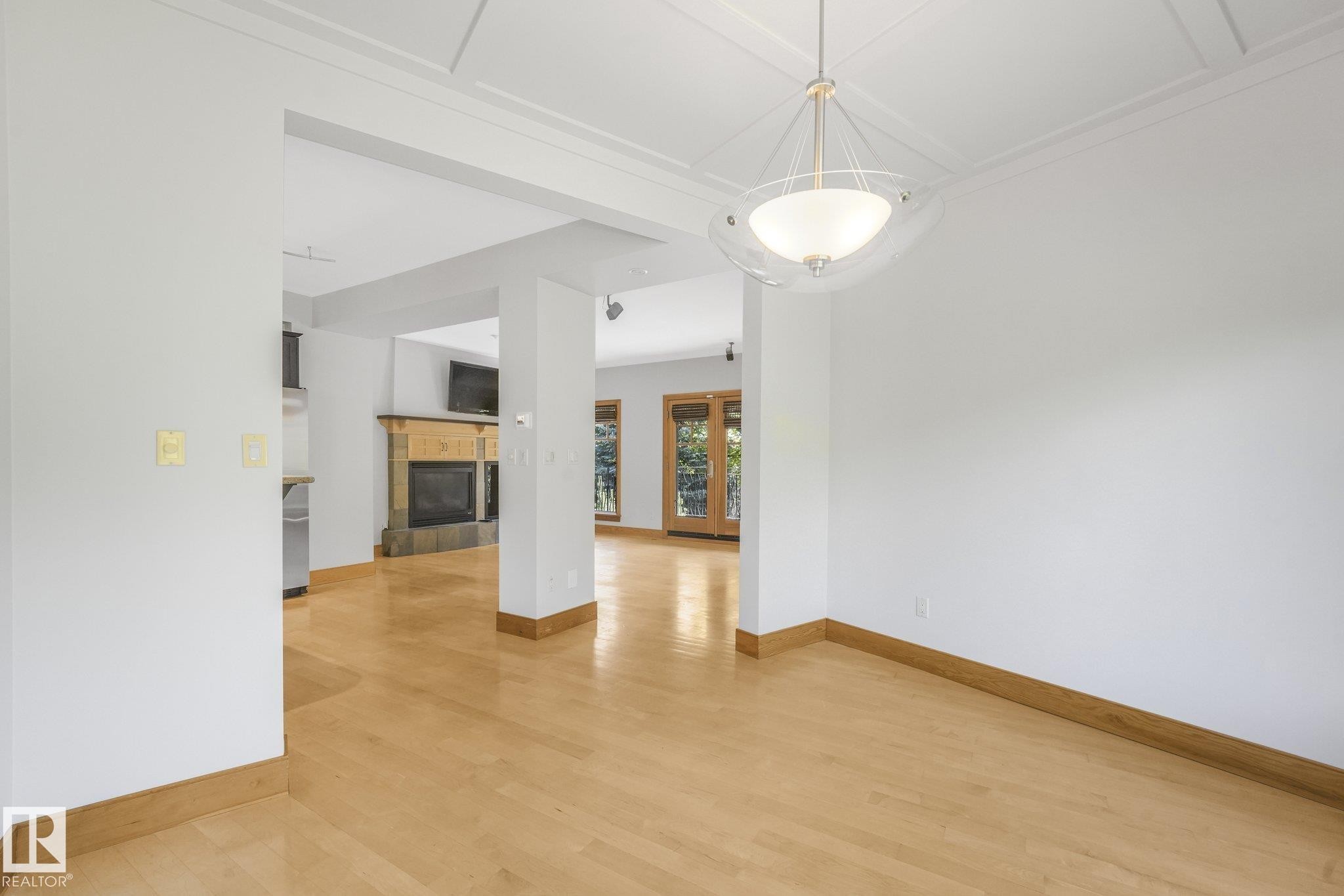9404 100A Avenue Nw, Edmonton, AB