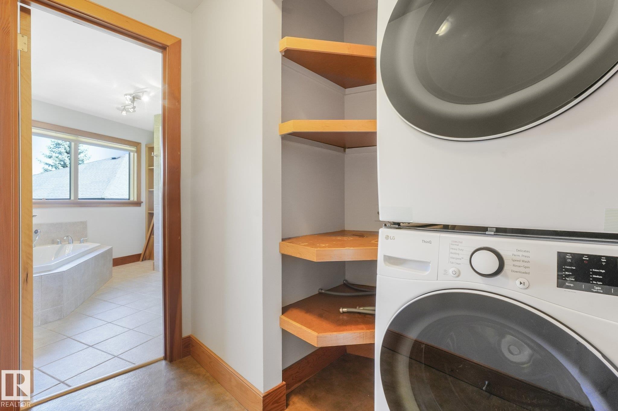 9404 100A Avenue Nw, Edmonton, AB