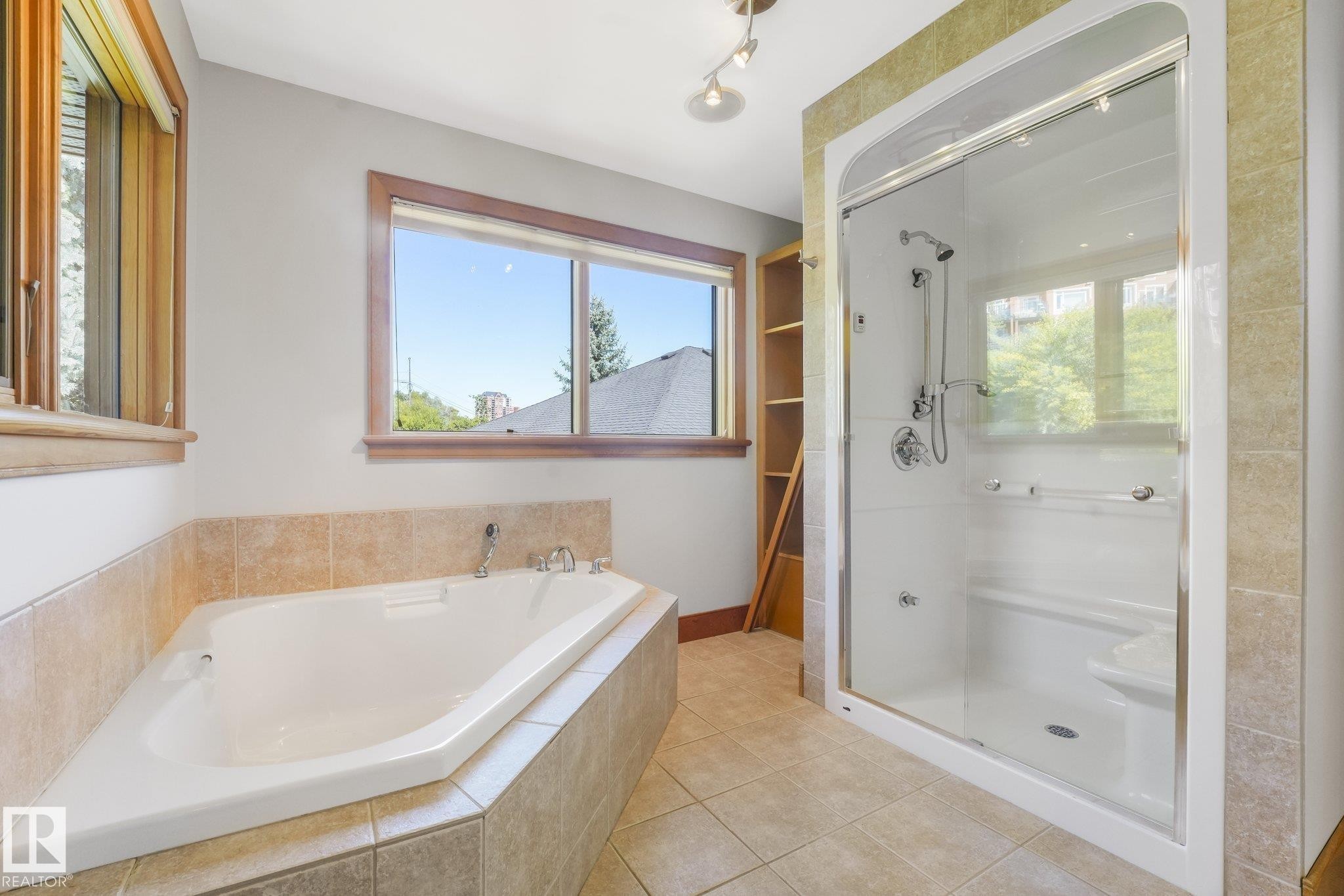 9404 100A Avenue Nw, Edmonton, AB