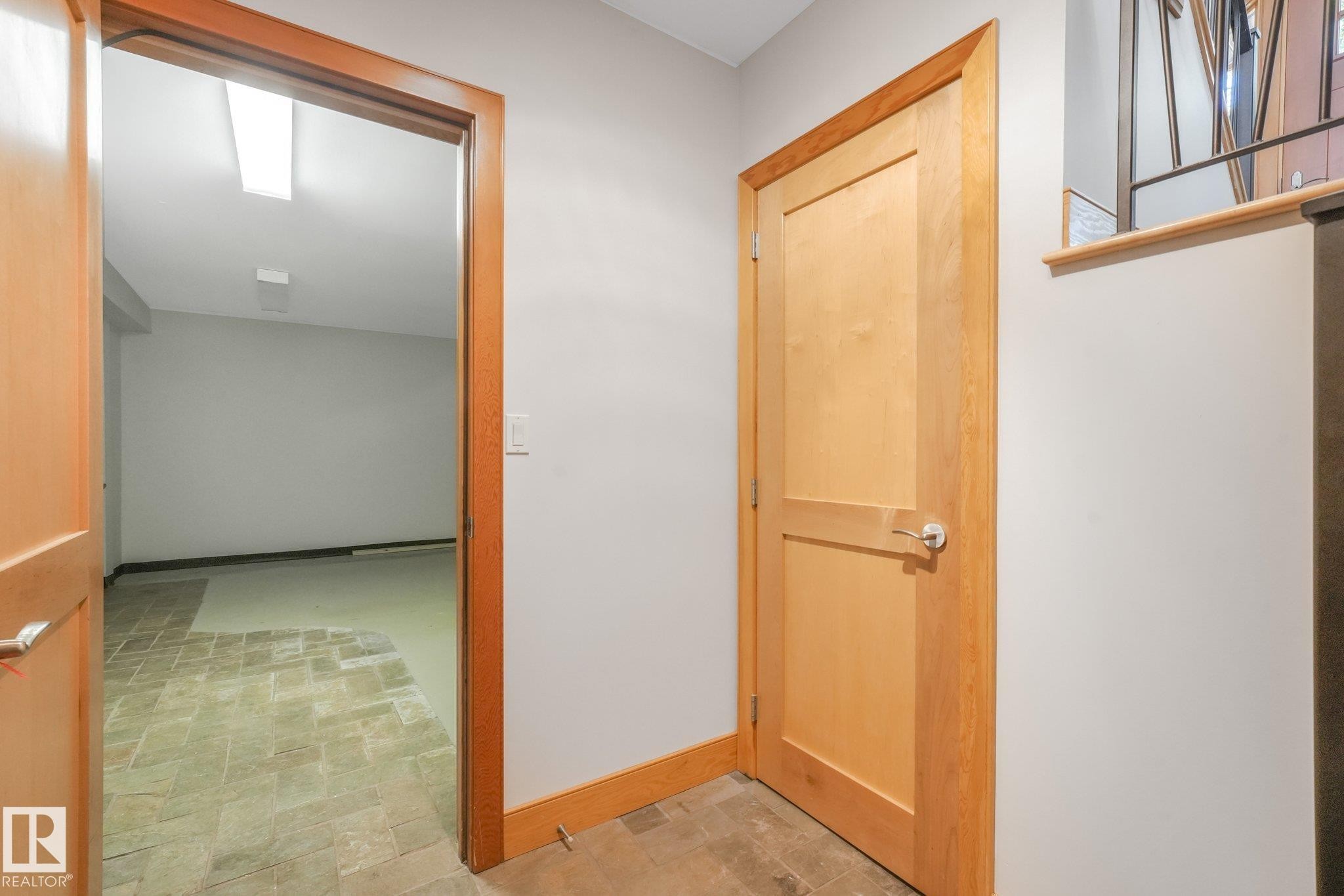 9404 100A Avenue Nw, Edmonton, AB