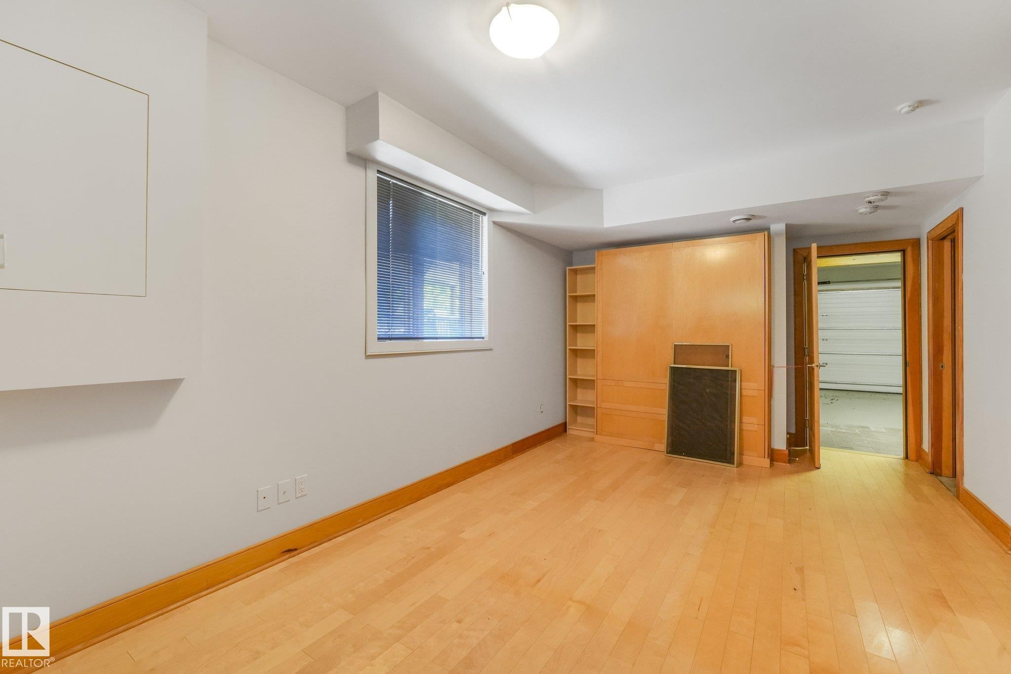 9404 100A Avenue Nw, Edmonton, AB