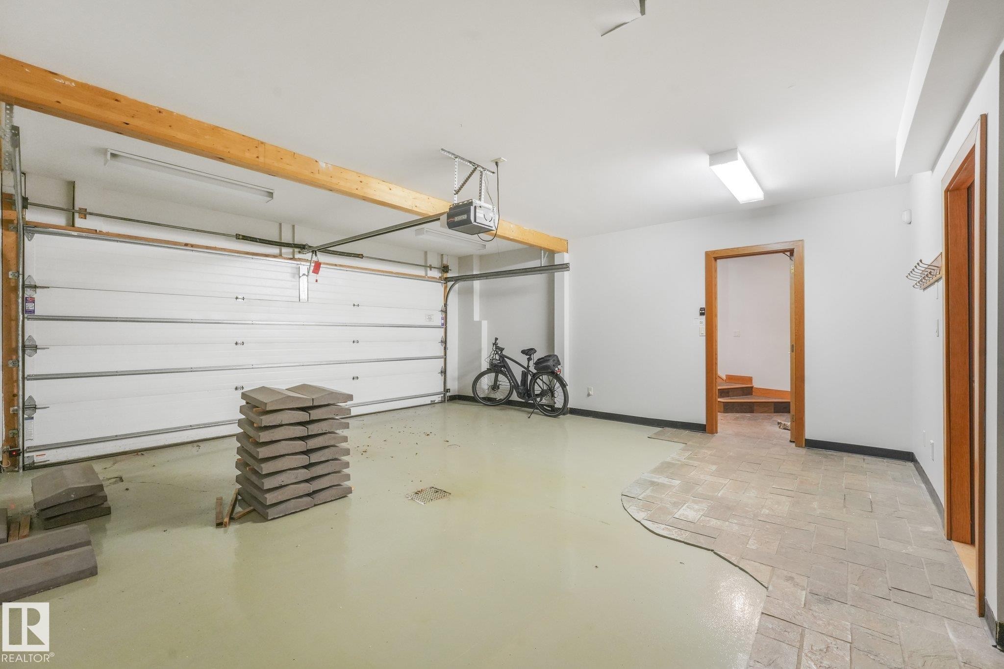 9404 100A Avenue Nw, Edmonton, AB