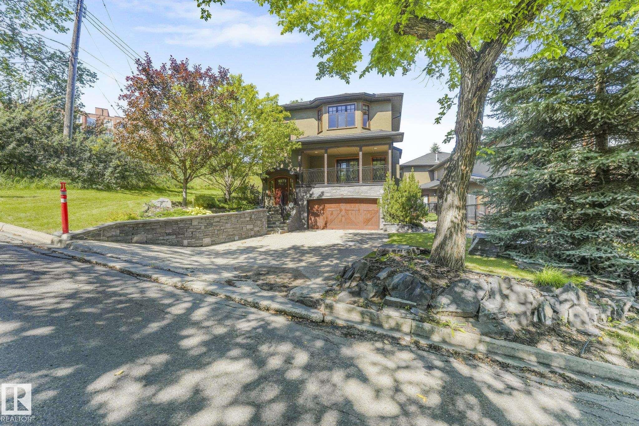 9404 100A Avenue Nw, Edmonton, AB