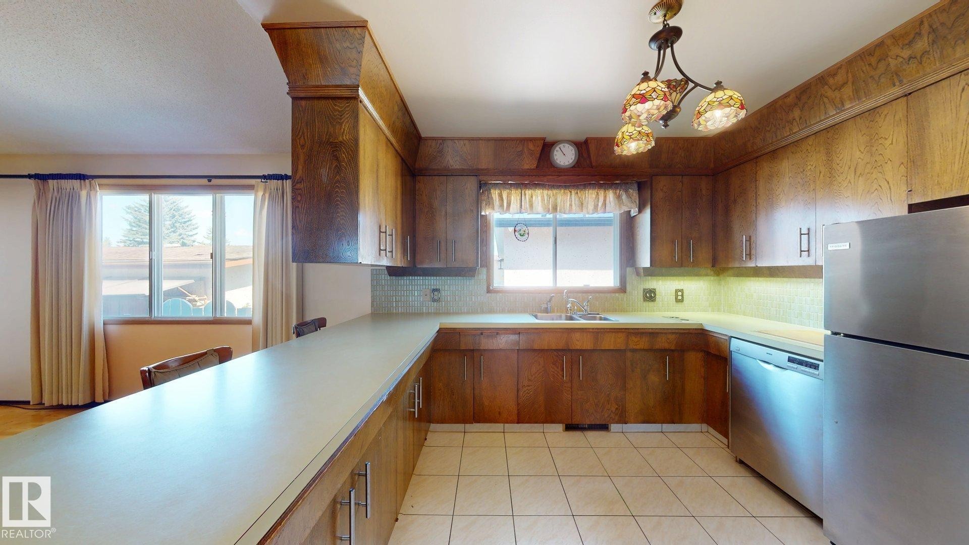 15103 92 Street Nw, Edmonton, AB