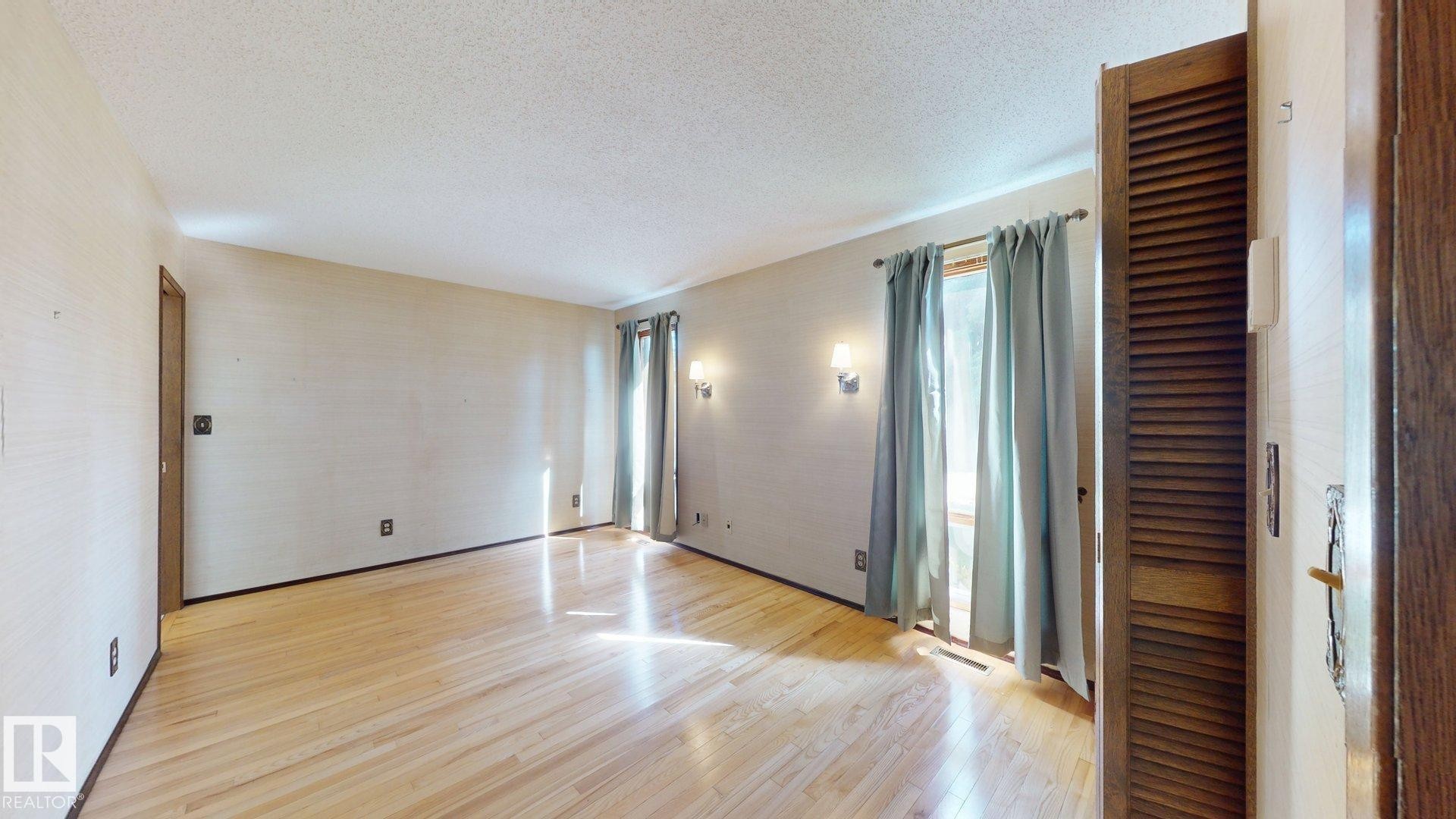15103 92 Street Nw, Edmonton, AB