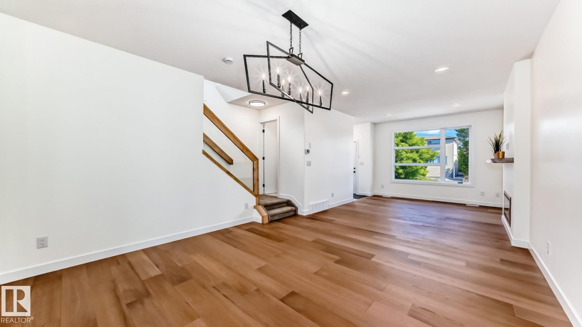 10721 70 Avenue Nw, Edmonton, AB - Indoor Photo Showing Other Room