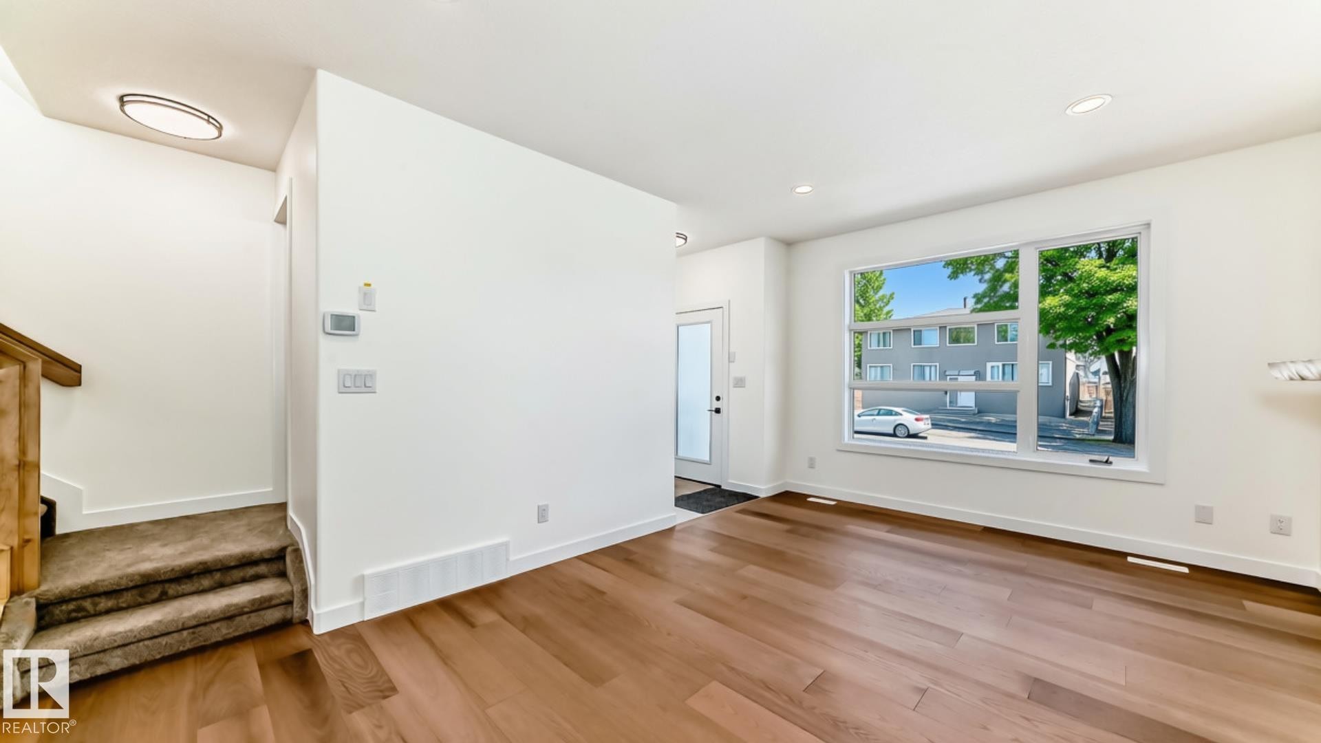 10721 70 Avenue Nw, Edmonton, AB - Indoor Photo Showing Other Room