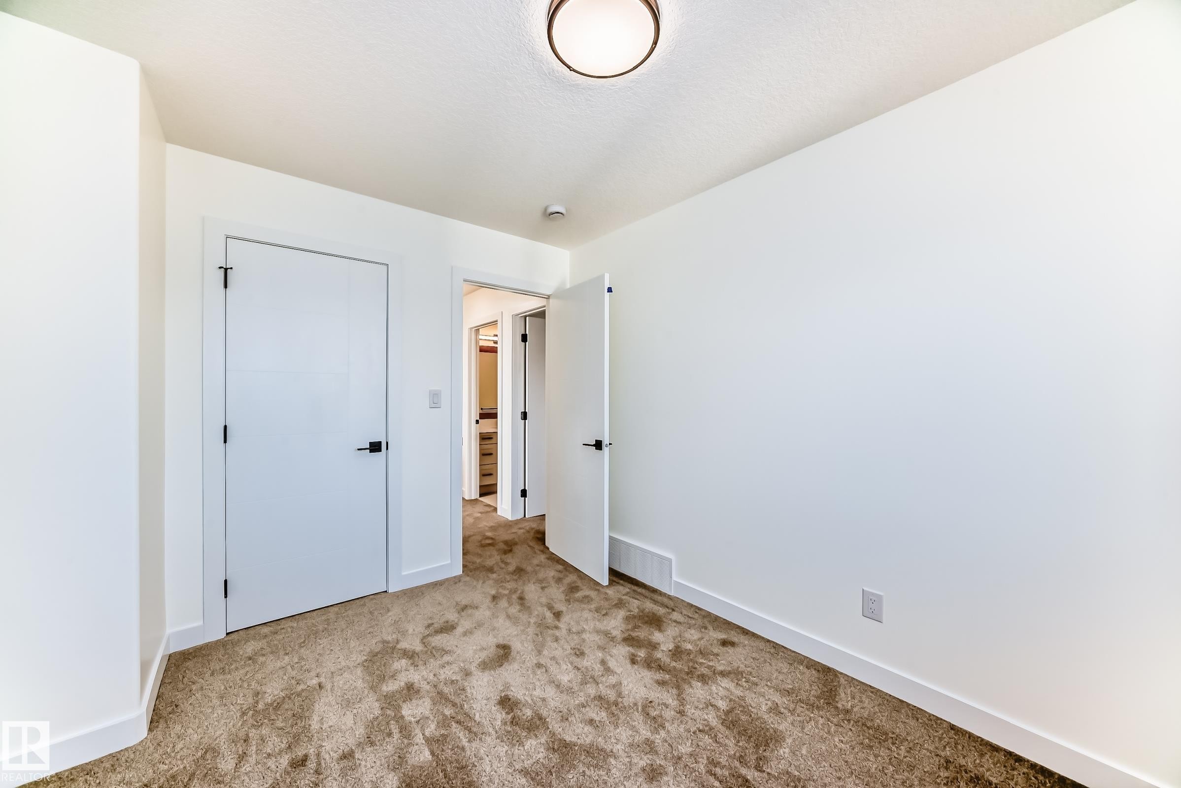 10721 70 Avenue Nw, Edmonton, AB - Indoor Photo Showing Other Room