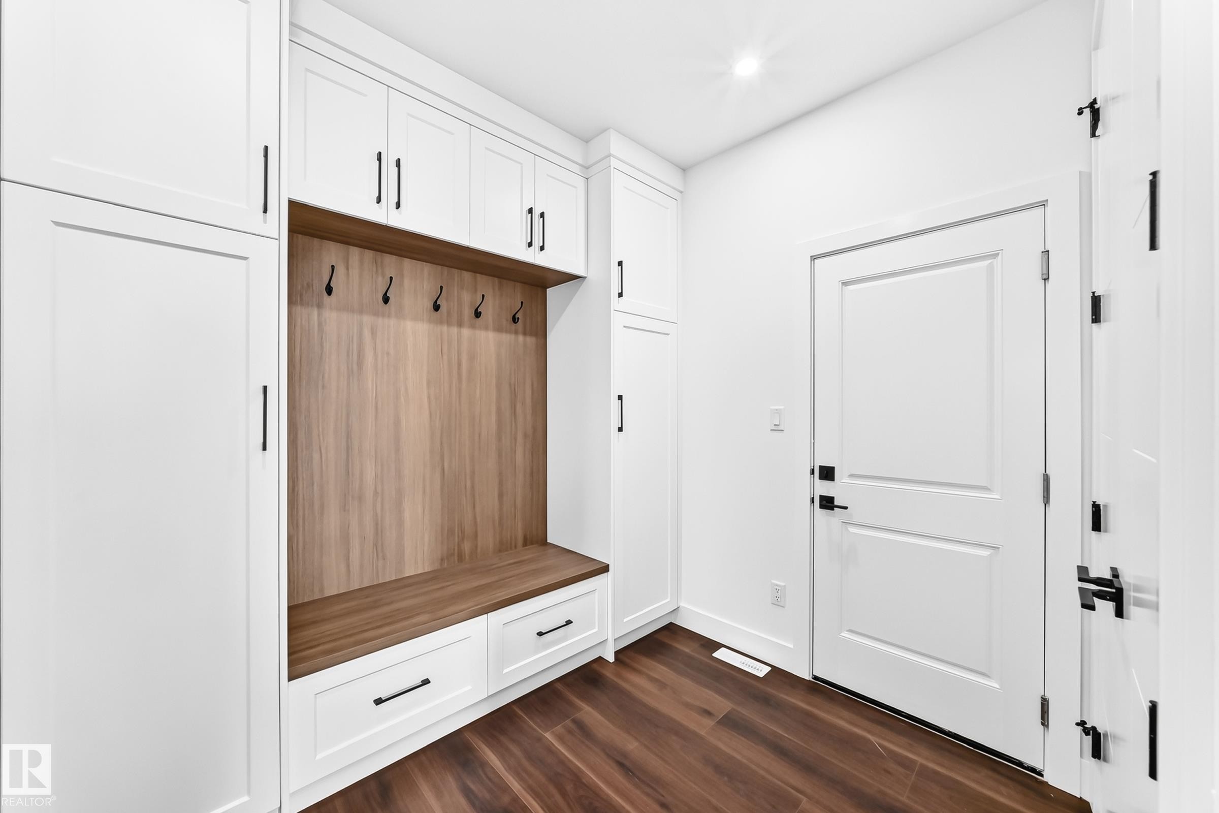 753 Astoria Way, Devon, AB