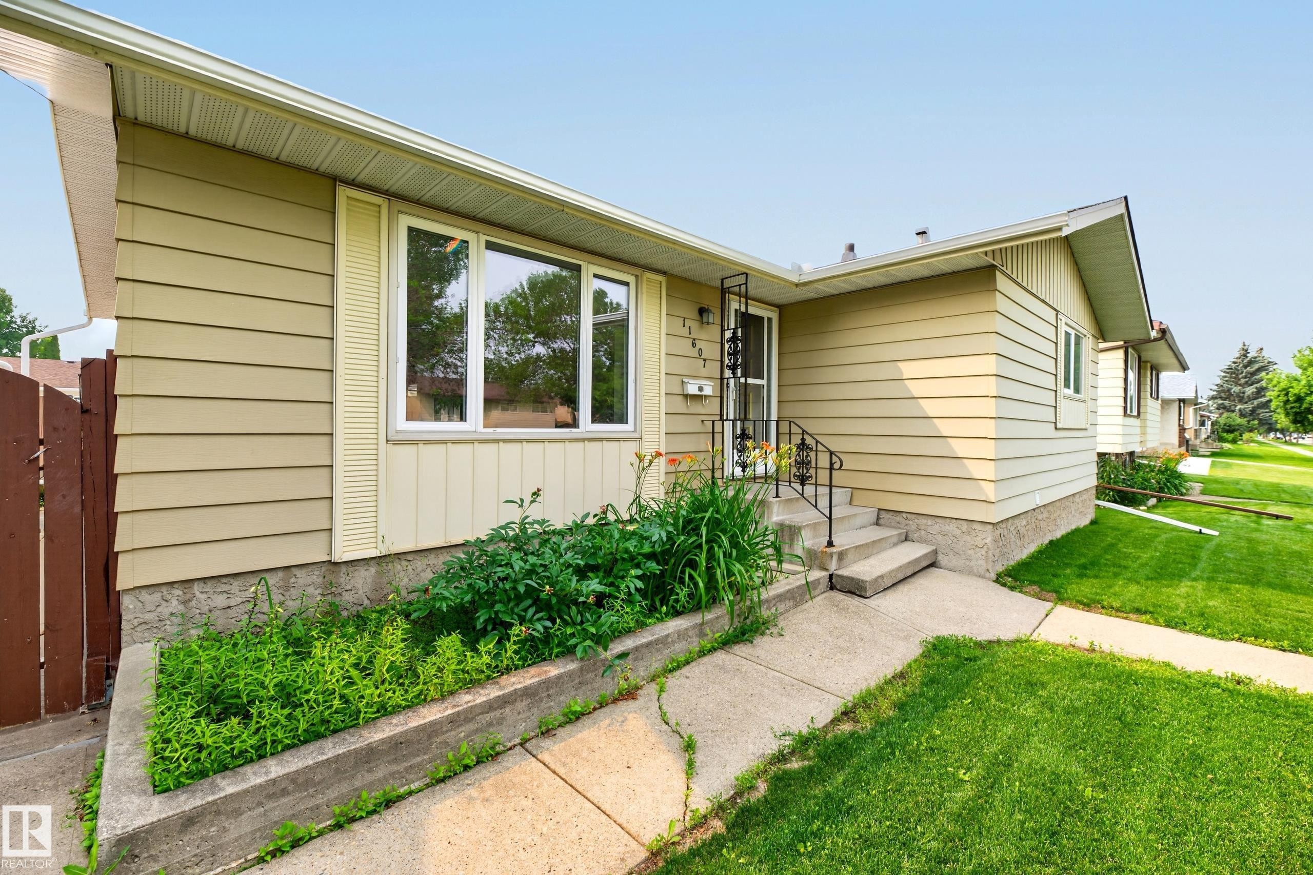 11607 139 Avenue Nw, Edmonton, AB