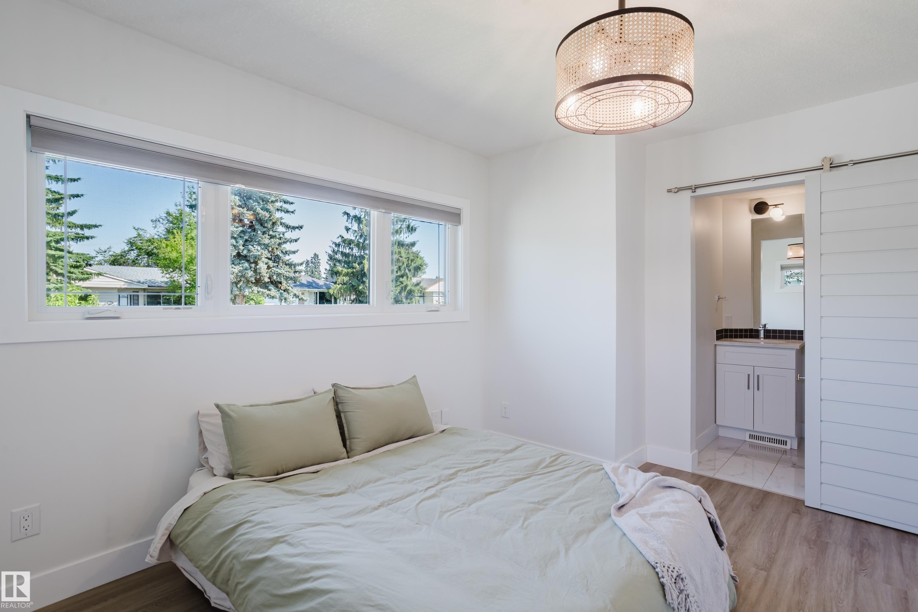 11455 111A Avenue Nw, Edmonton, AB - Indoor Photo Showing Bedroom