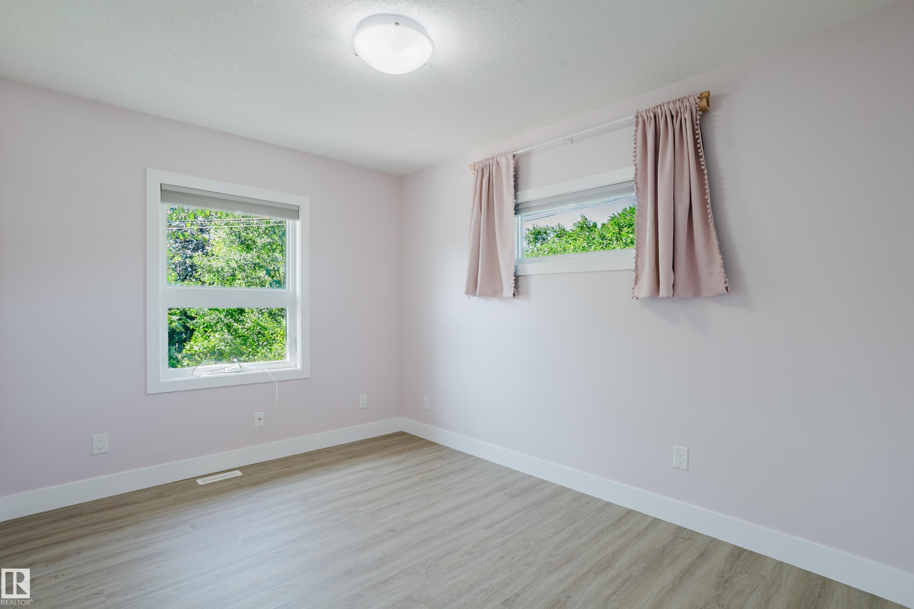 11455 111A Avenue Nw, Edmonton, AB - Indoor Photo Showing Other Room