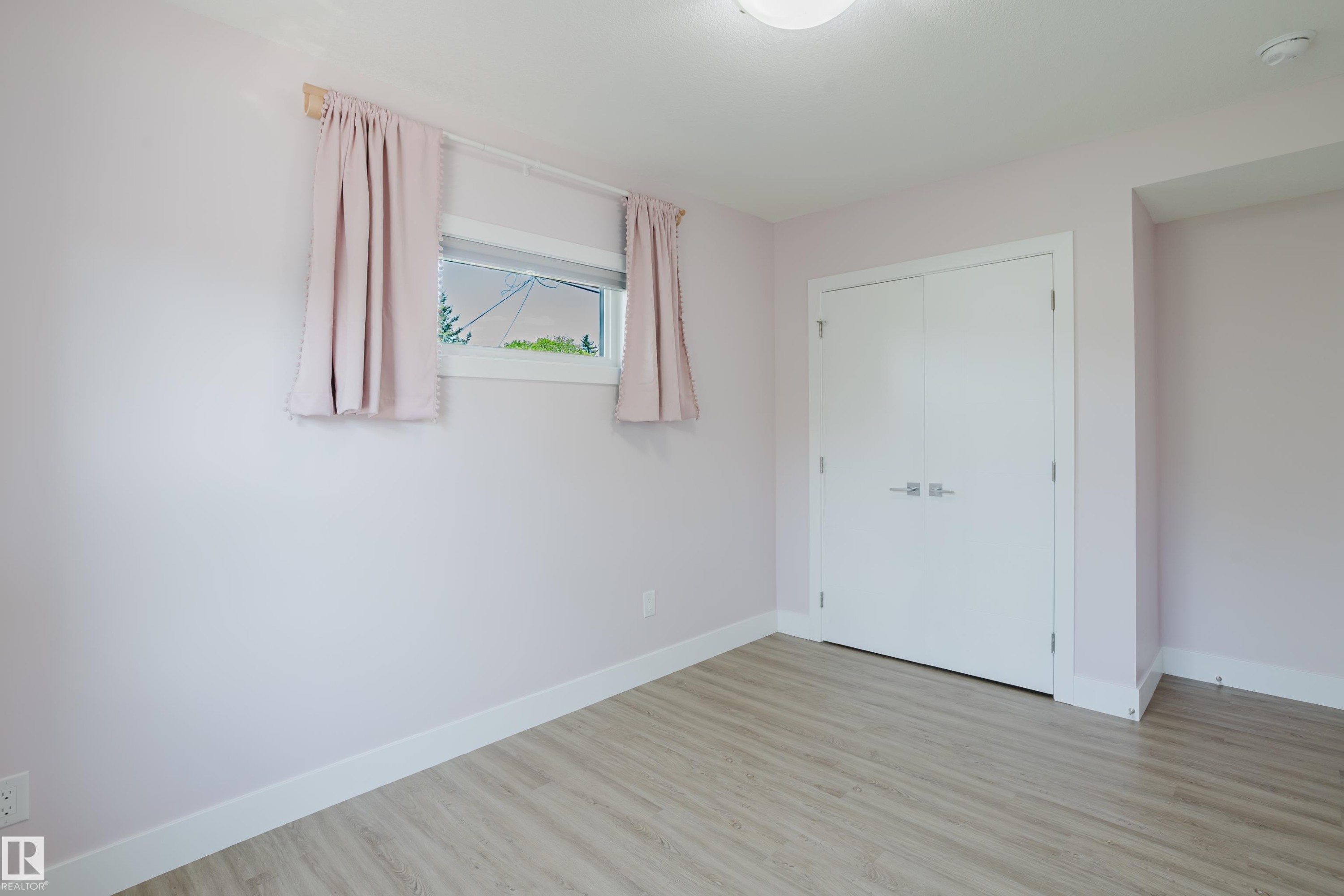 11455 111A Avenue Nw, Edmonton, AB - Indoor Photo Showing Other Room