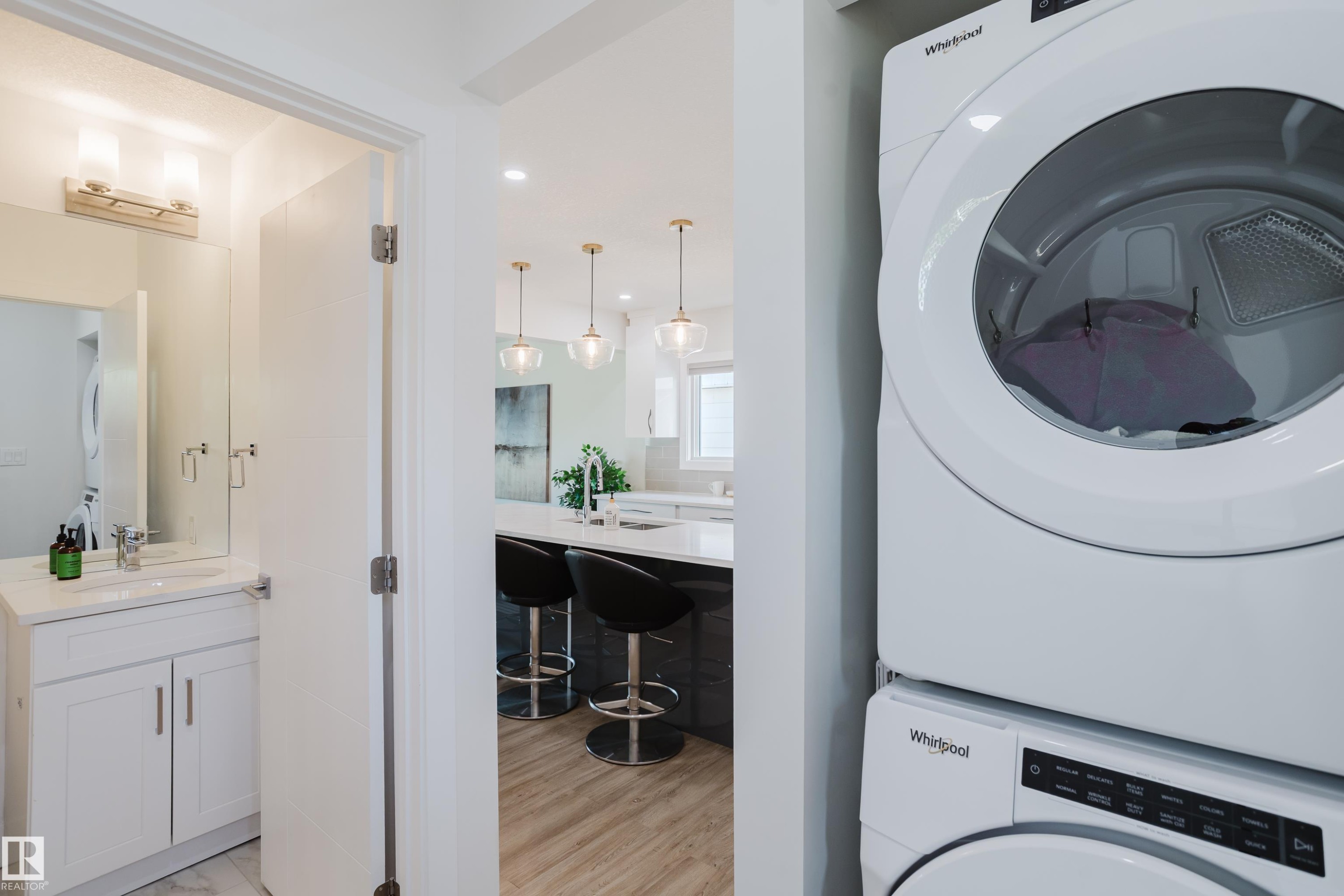 11455 111A Avenue Nw, Edmonton, AB - Indoor Photo Showing Laundry Room