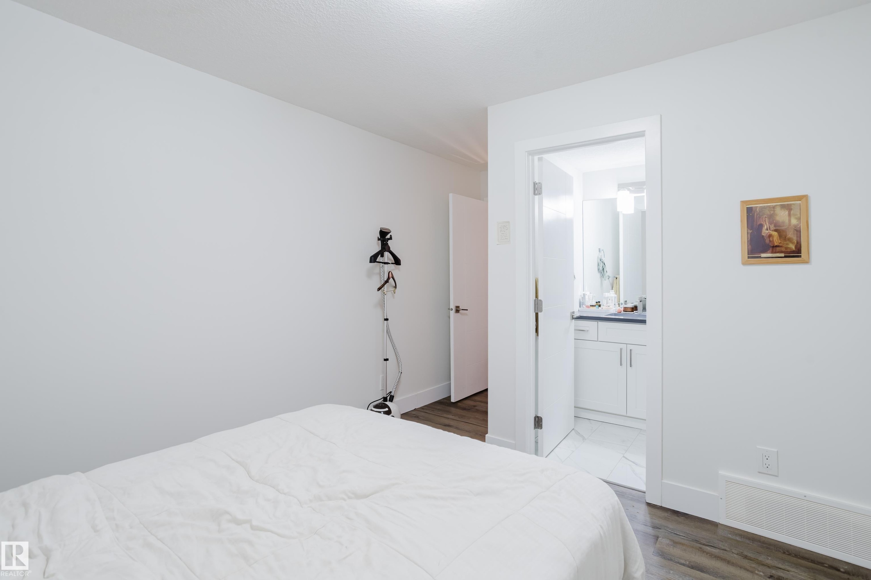 11455 111A Avenue Nw, Edmonton, AB - Indoor Photo Showing Bedroom