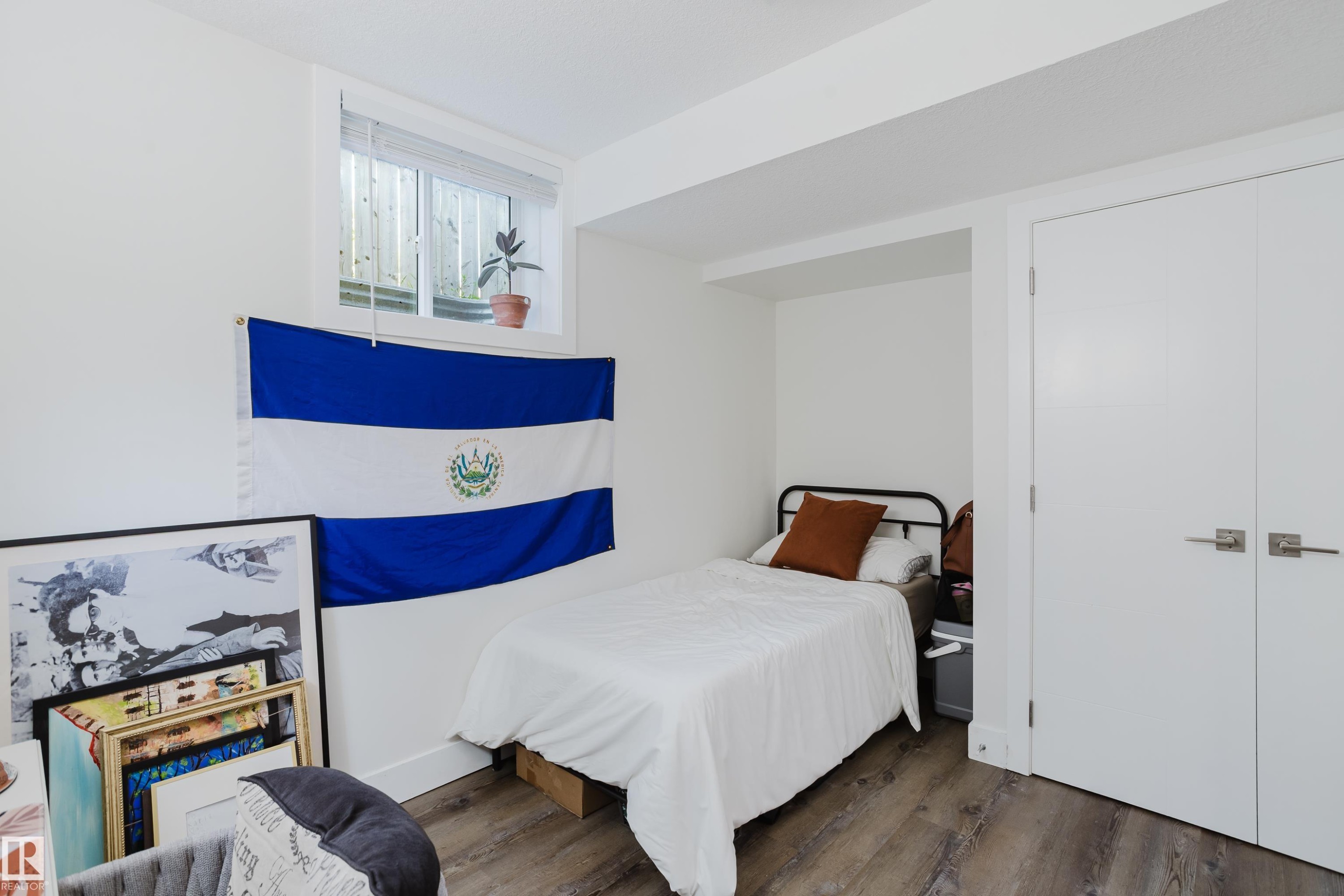11455 111A Avenue Nw, Edmonton, AB - Indoor Photo Showing Bedroom