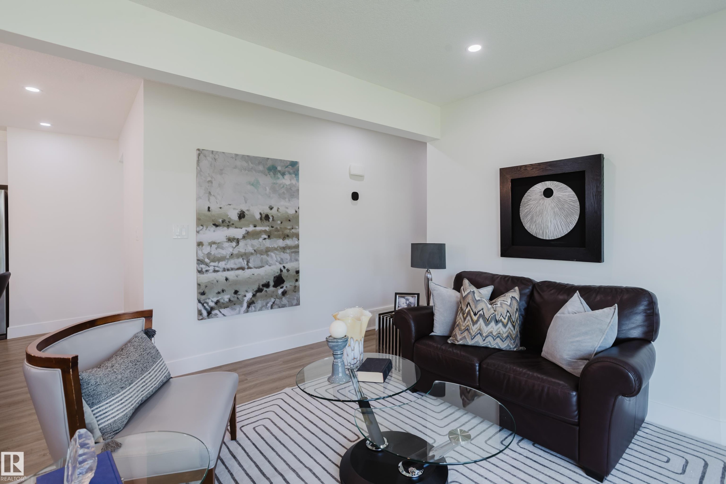 11455 111A Avenue Nw, Edmonton, AB - Indoor Photo Showing Living Room