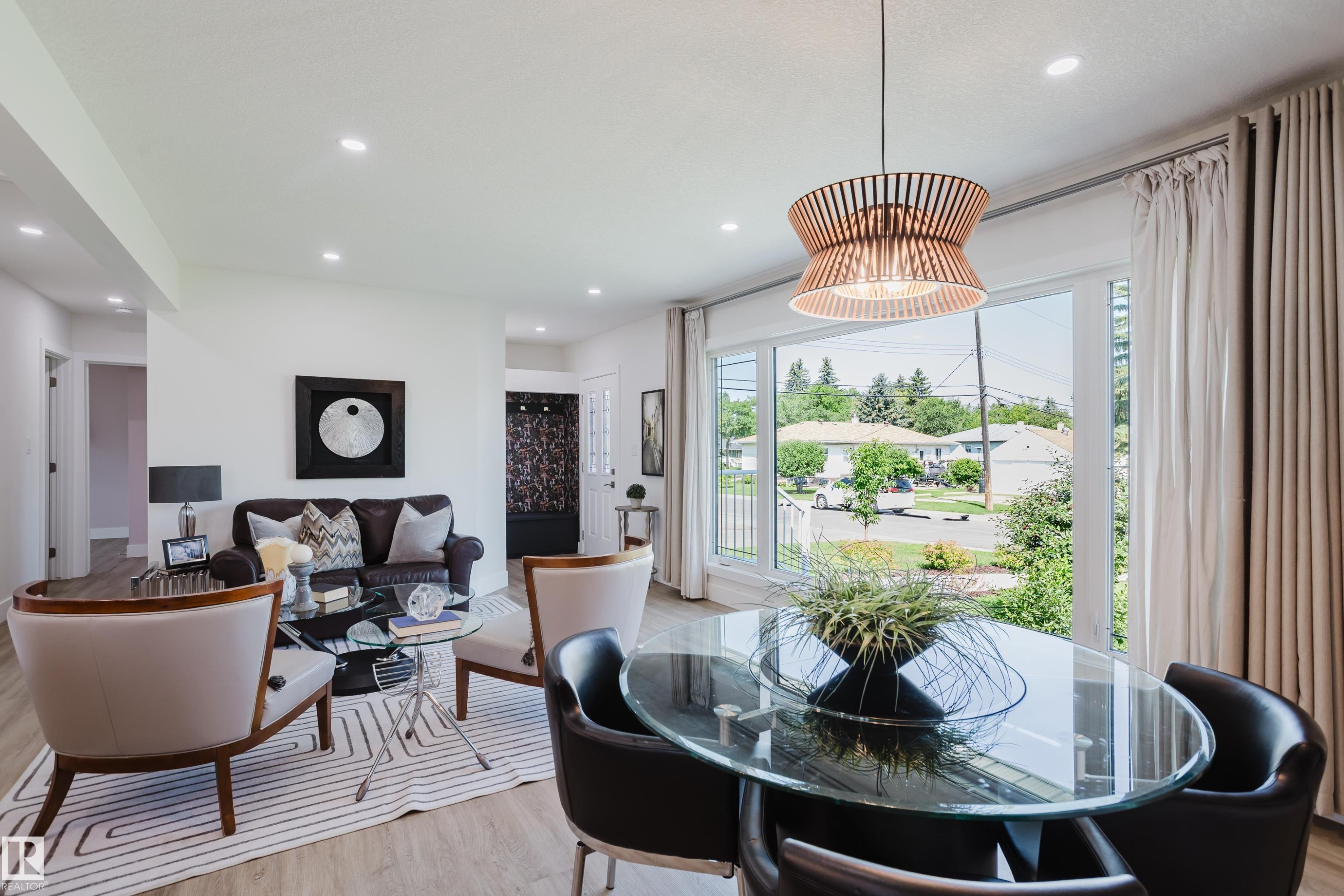11455 111A Avenue Nw, Edmonton, AB - Indoor Photo Showing Dining Room