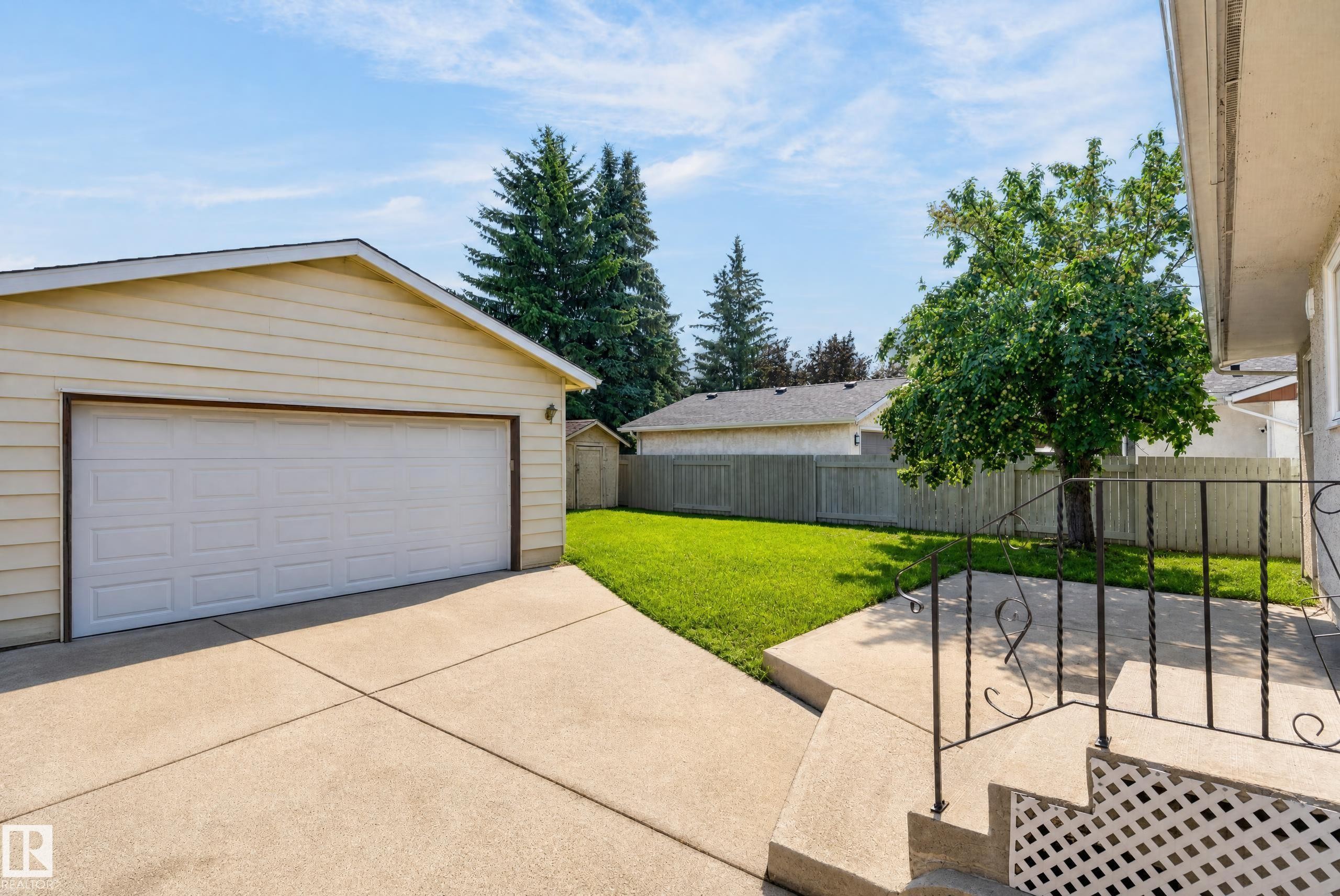 17311 101 Street Nw, Edmonton, AB