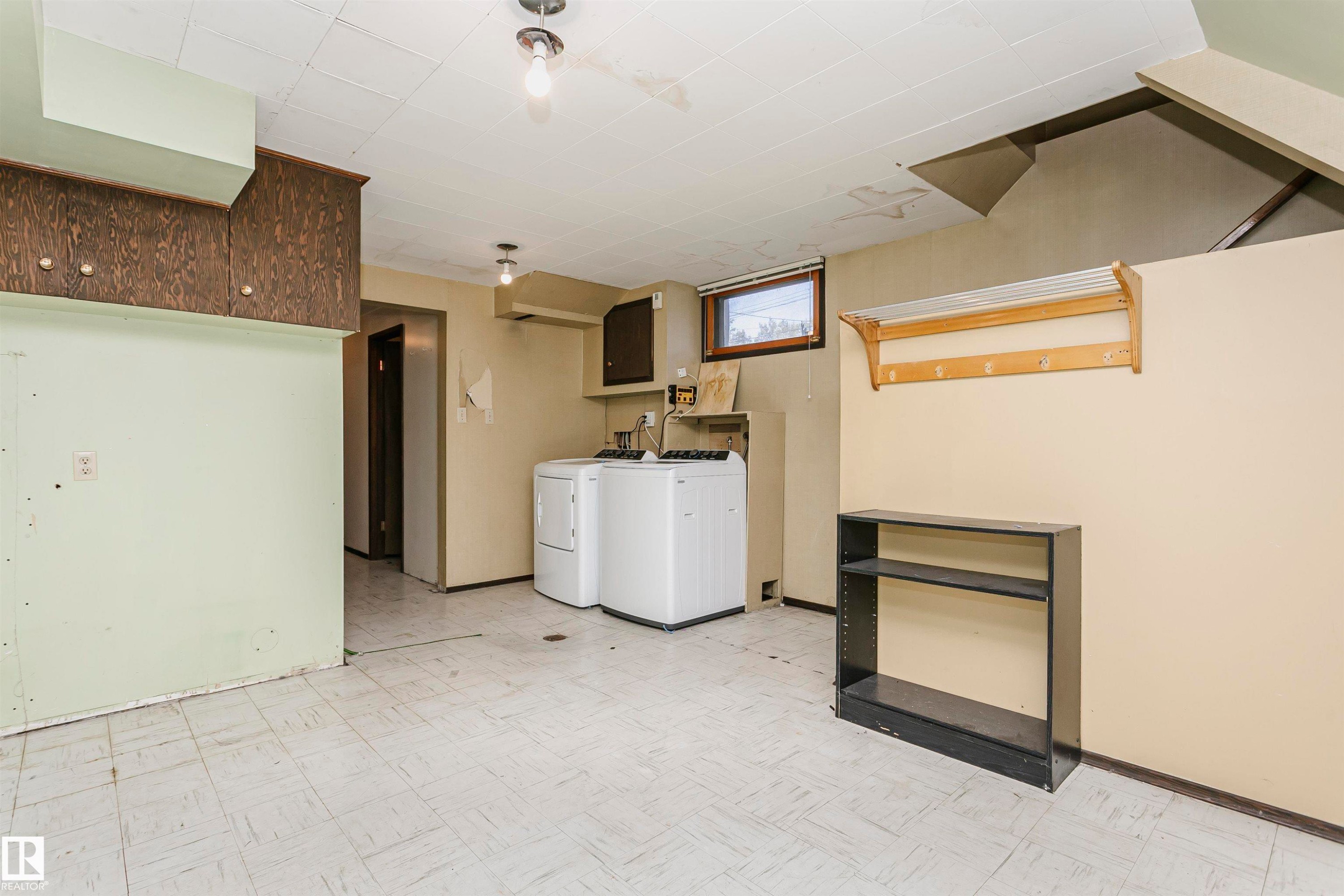 Utility area featuring a window, overhead cabinetry, and built-in shelving - 11440 44A Avenue Nw, Edmonton, AB