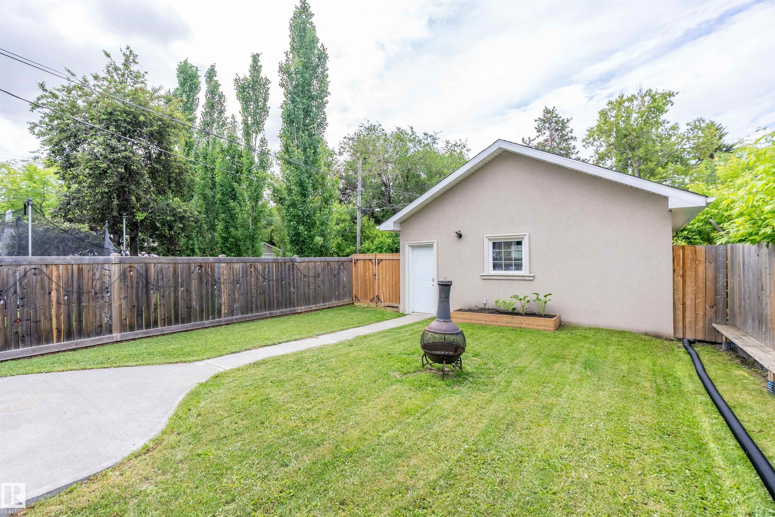 10623 75 Avenue Nw, Edmonton, AB