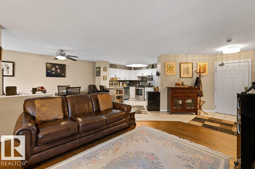 #307 3 Perron St, St. Albert, AB - Indoor Photo Showing Living Room