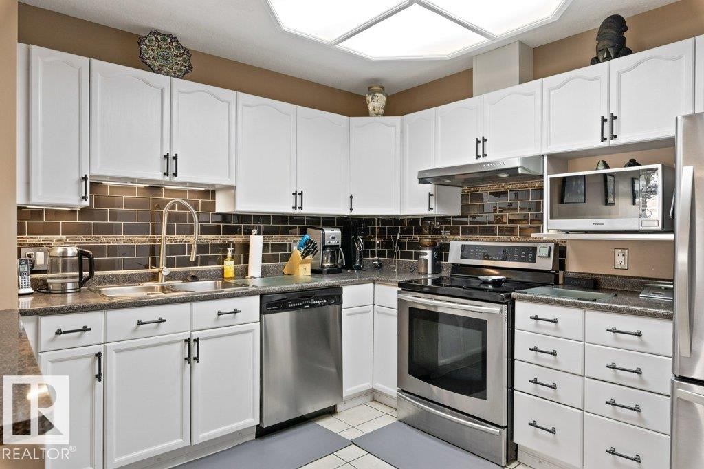 #307 3 Perron St, St. Albert, AB - Indoor Photo Showing Kitchen With Double Sink