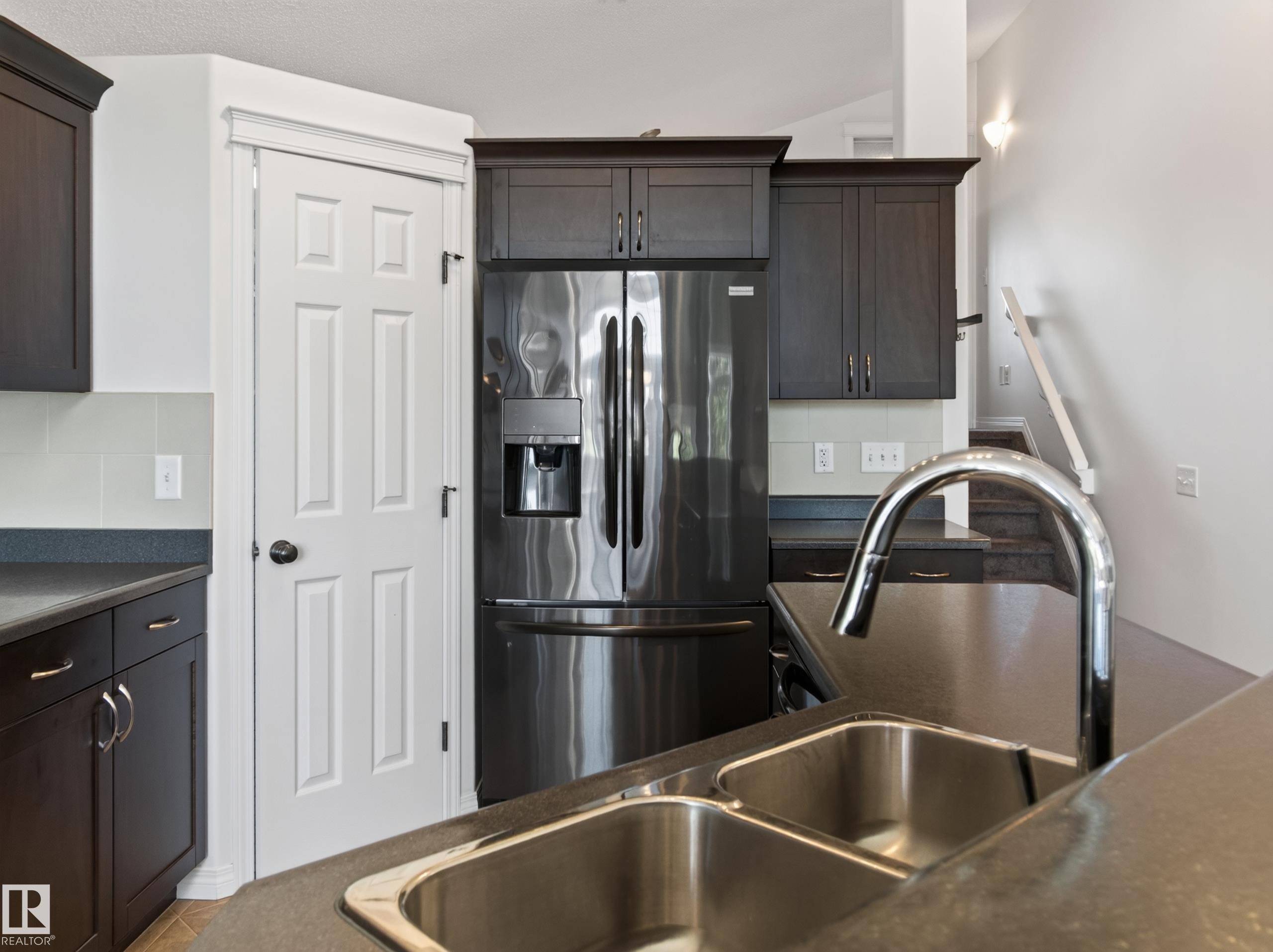 21315 58 Avenue Nw, Edmonton, AB