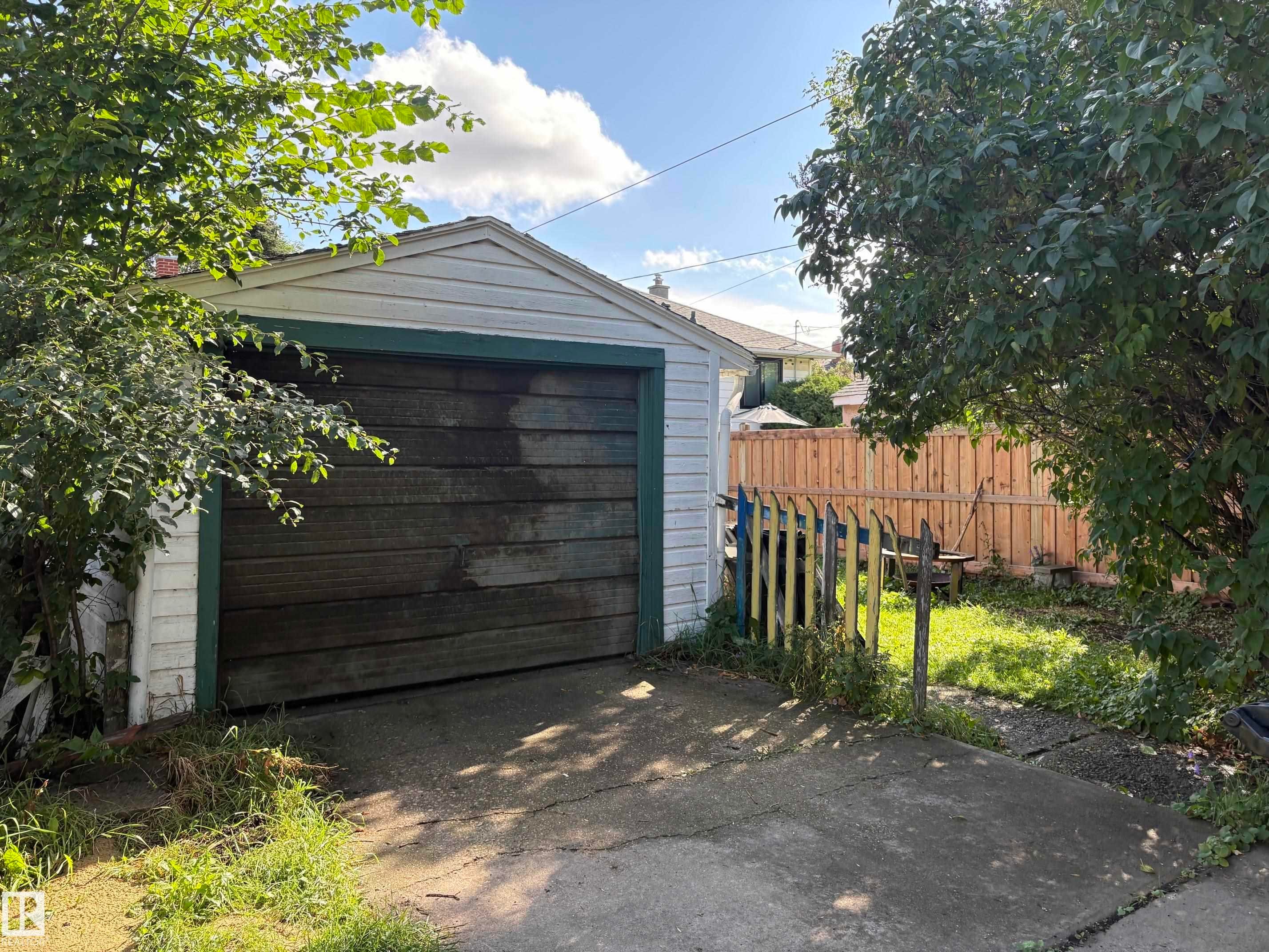 11216 68 Street Nw, Edmonton, AB