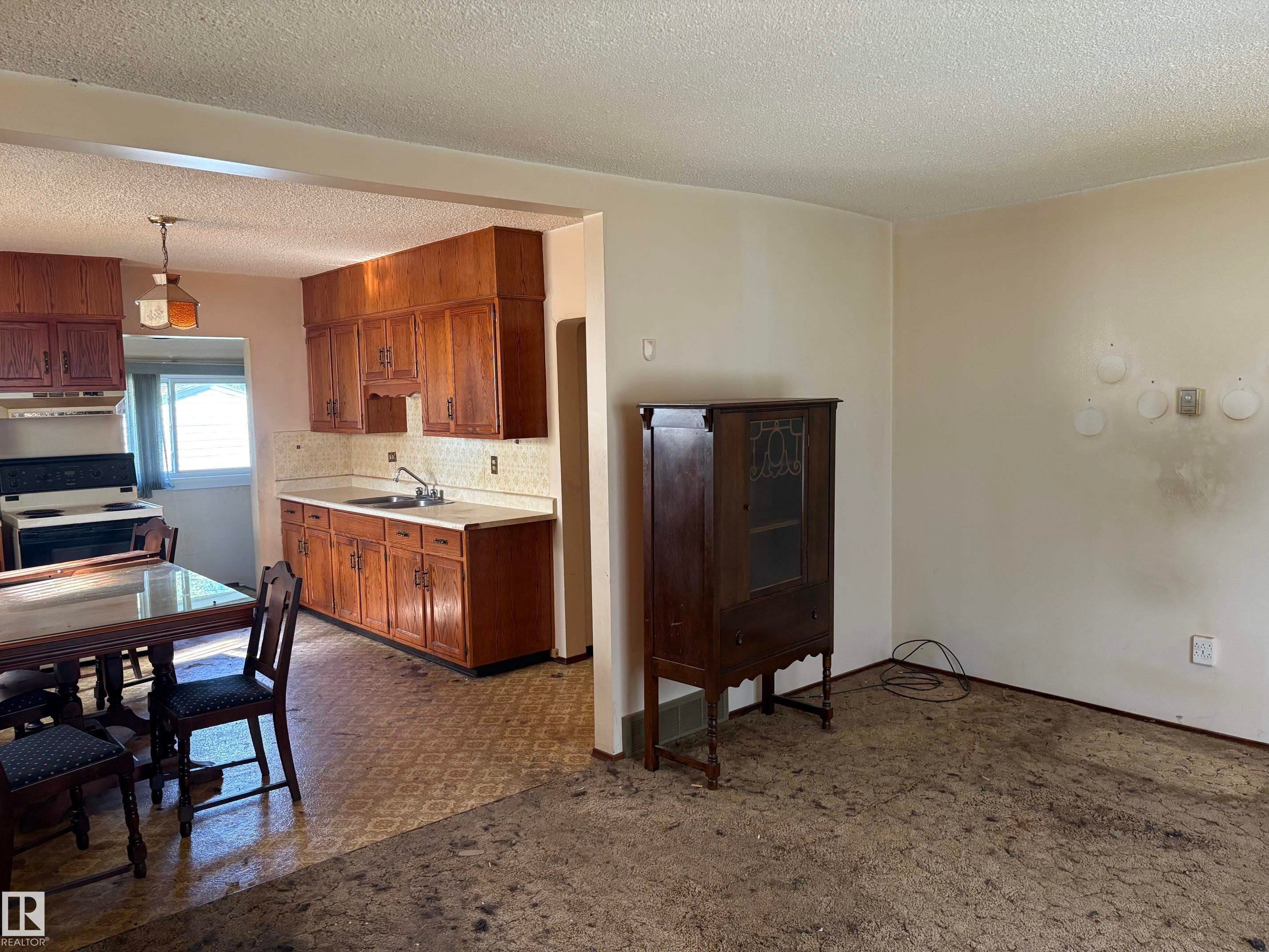 11216 68 Street Nw, Edmonton, AB