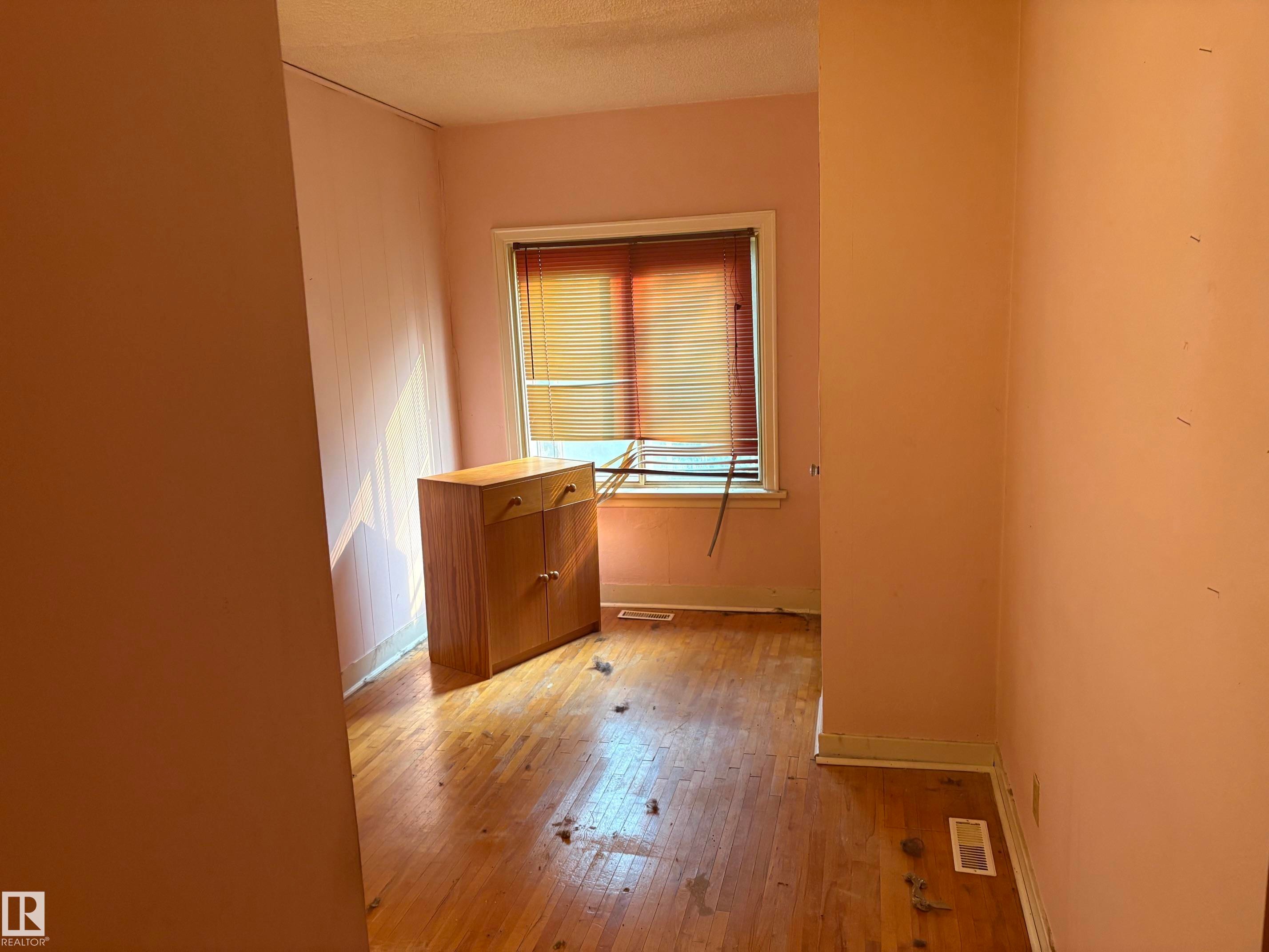 11216 68 Street Nw, Edmonton, AB