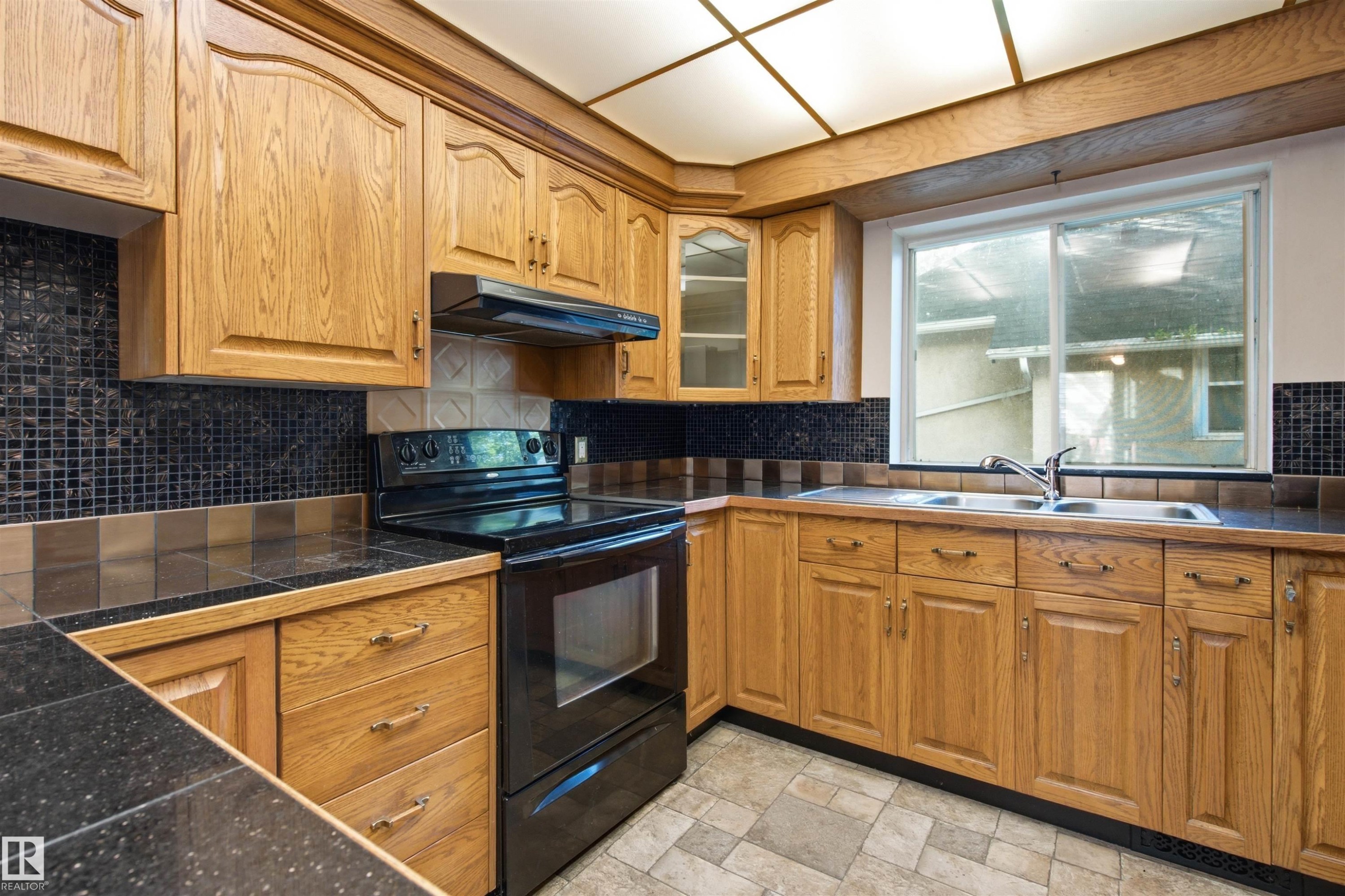 11243 125 Street Nw, Edmonton, AB