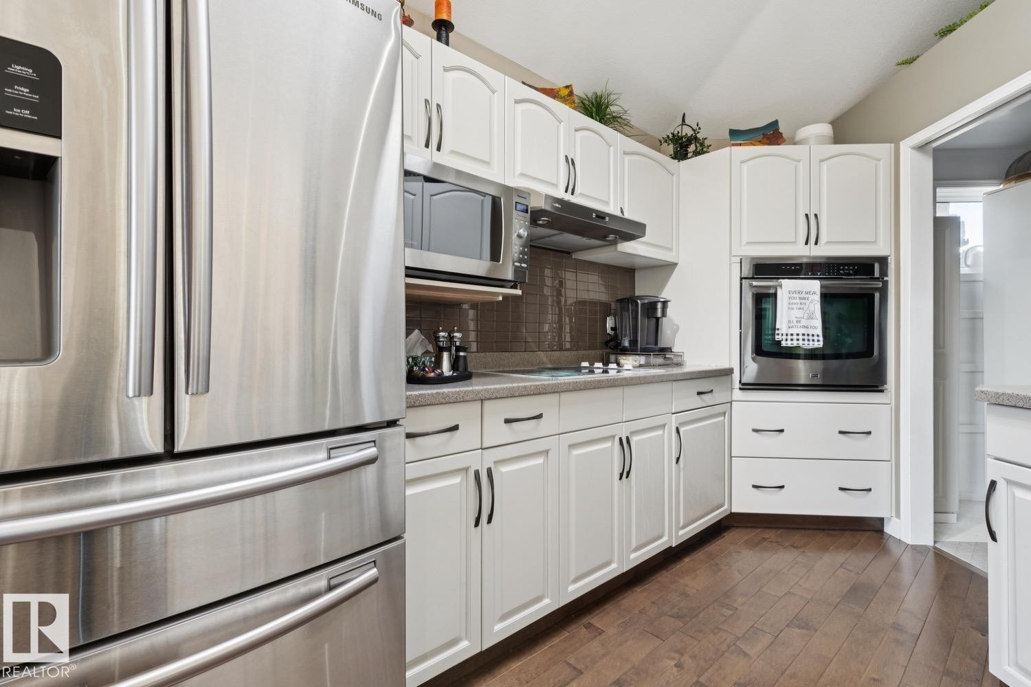 #8 11809 9B Av Nw, Edmonton, AB