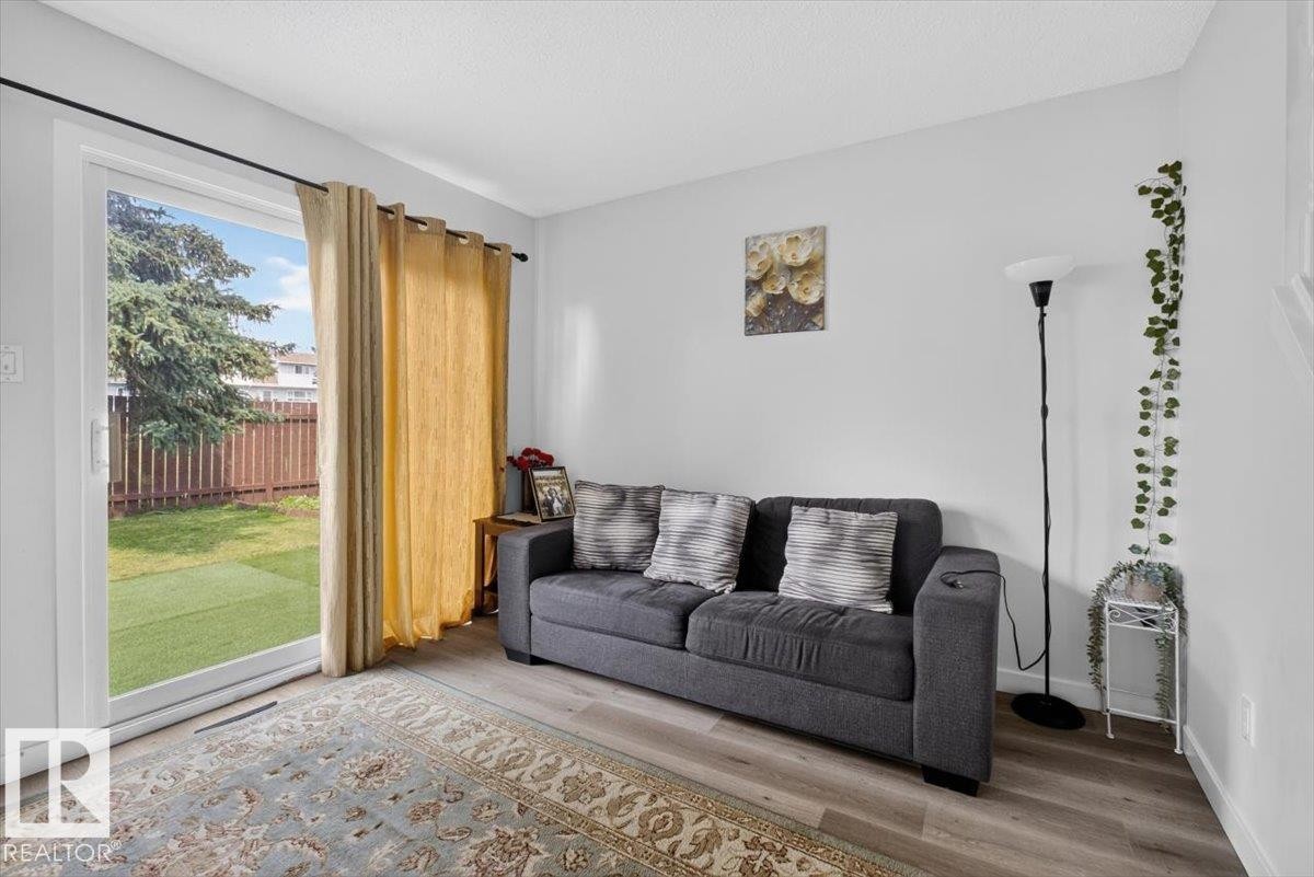 1096 Millbourne Road Nw, Edmonton, AB - Indoor Photo Showing Living Room