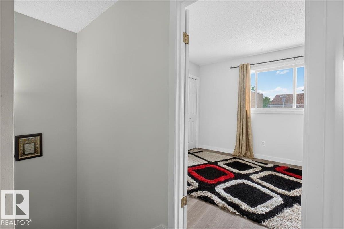 1096 Millbourne Road Nw, Edmonton, AB - Indoor Photo Showing Other Room
