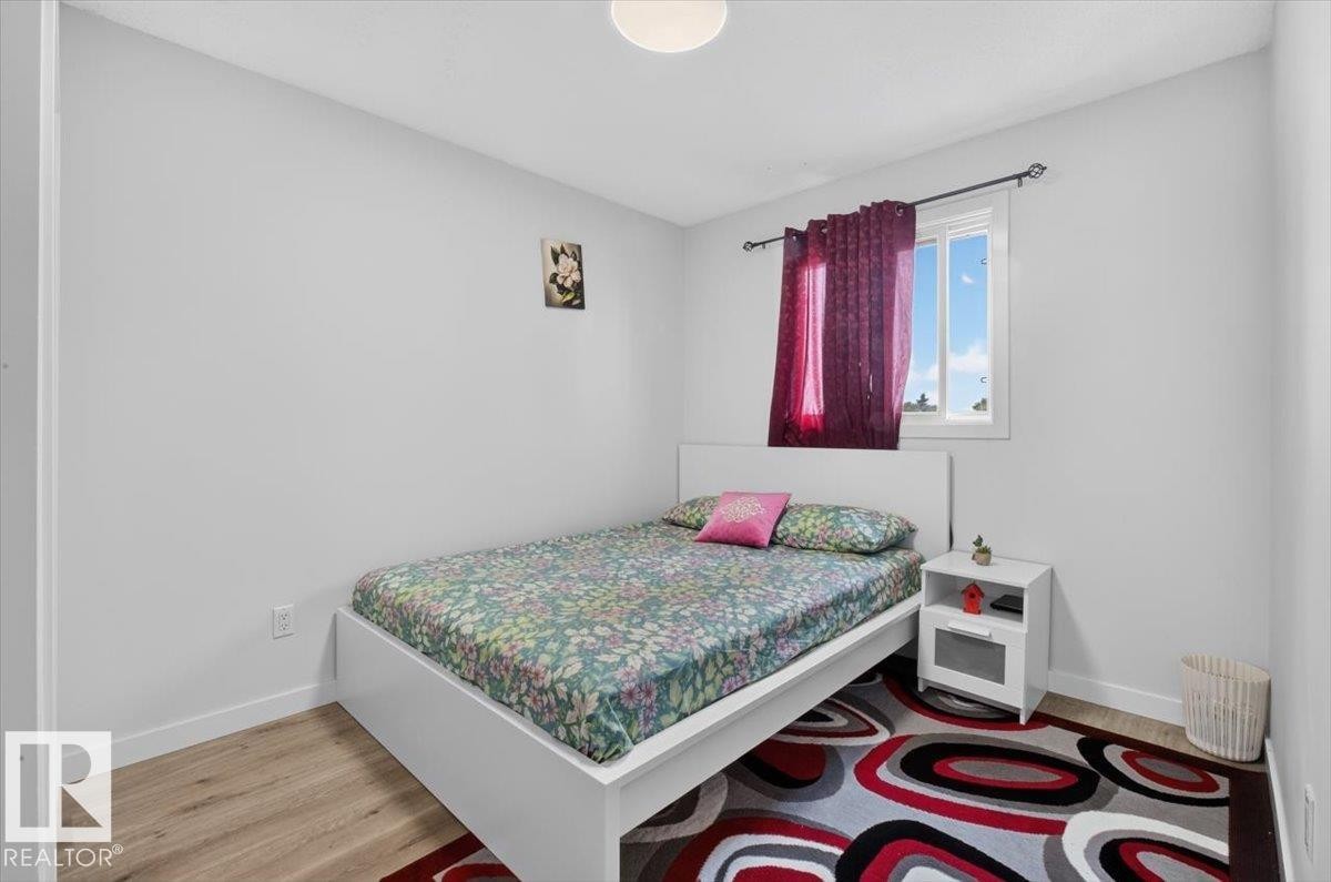 1096 Millbourne Road Nw, Edmonton, AB - Indoor Photo Showing Bedroom