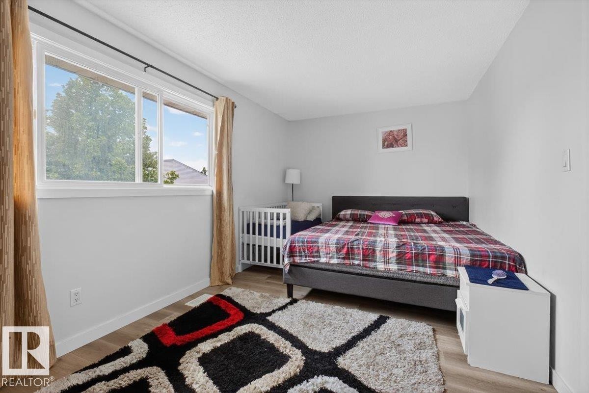 1096 Millbourne Road Nw, Edmonton, AB - Indoor Photo Showing Bedroom
