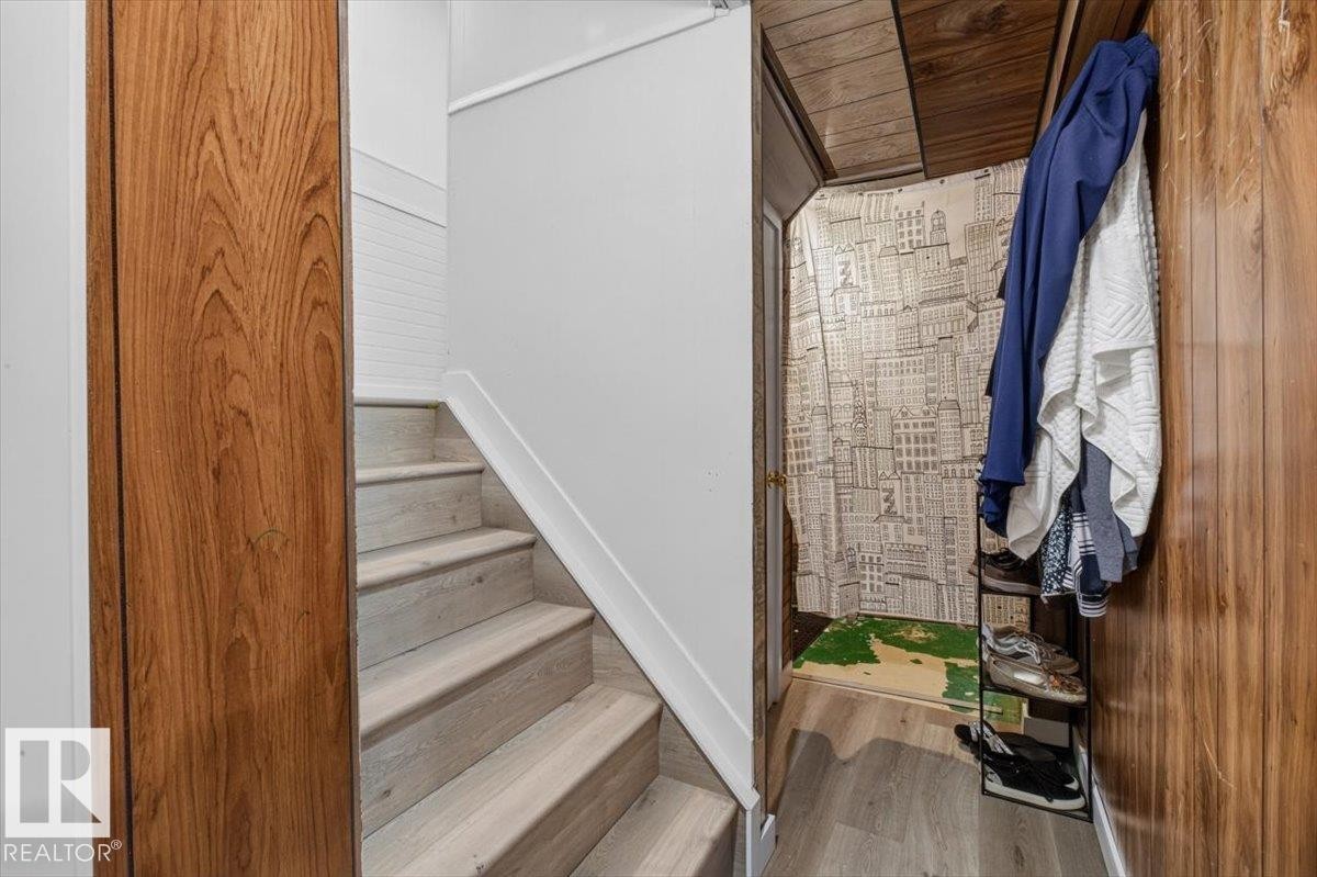 1096 Millbourne Road Nw, Edmonton, AB - Indoor Photo Showing Other Room