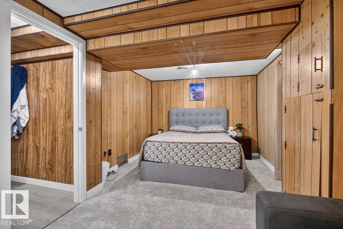 1096 Millbourne Road Nw, Edmonton, AB - Indoor Photo Showing Bedroom