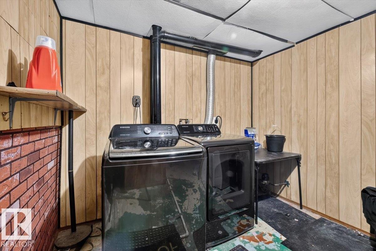 1096 Millbourne Road Nw, Edmonton, AB - Indoor Photo Showing Laundry Room