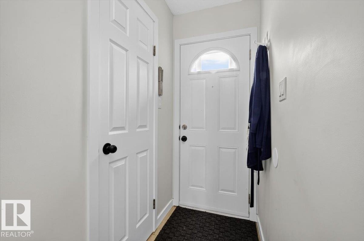 1096 Millbourne Road Nw, Edmonton, AB - Indoor Photo Showing Other Room