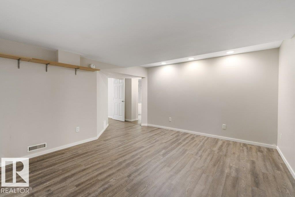 16715 98 Street Nw, Edmonton, AB