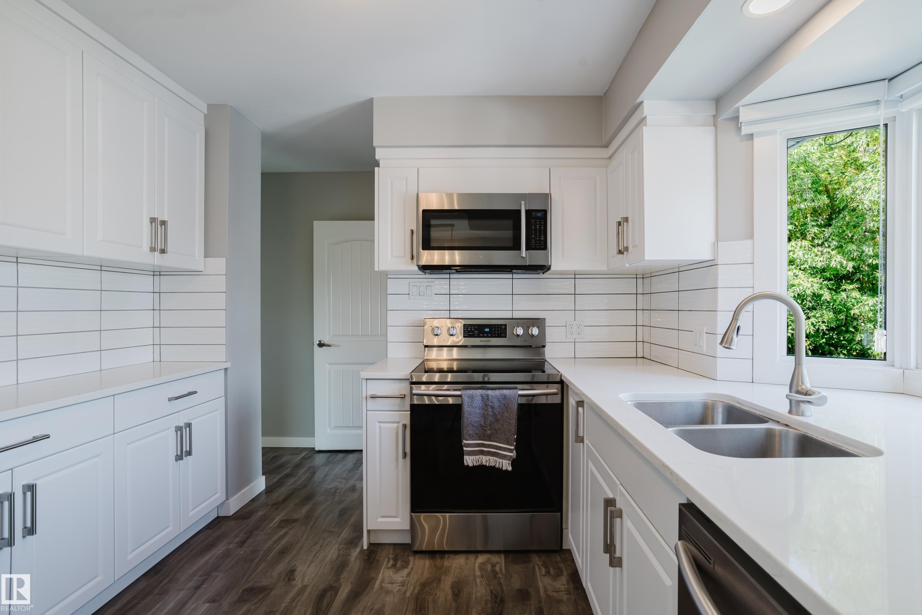 4708 106 Avenue Nw, Edmonton, AB