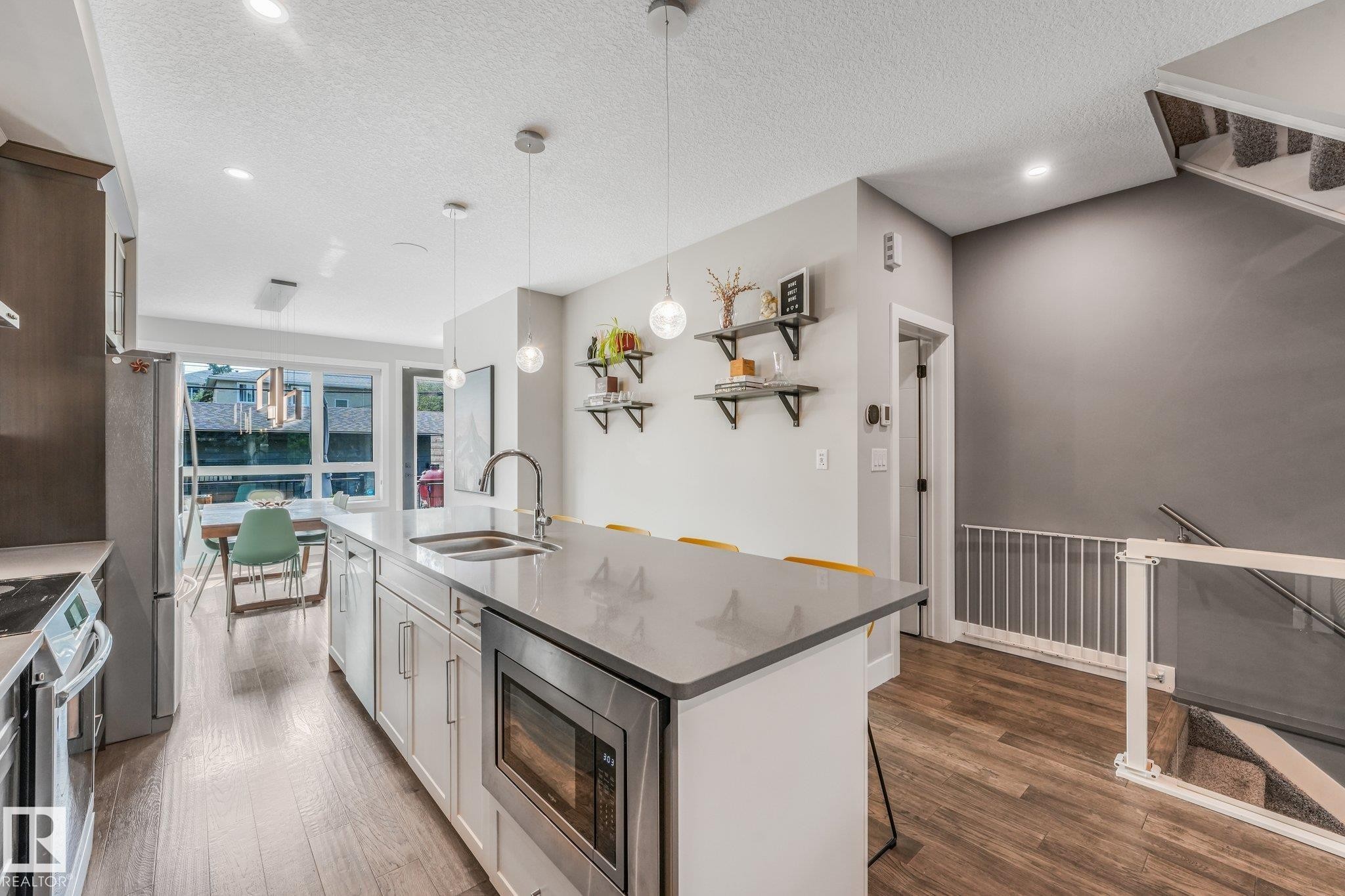 8715 83 Avenue Nw, Edmonton, AB